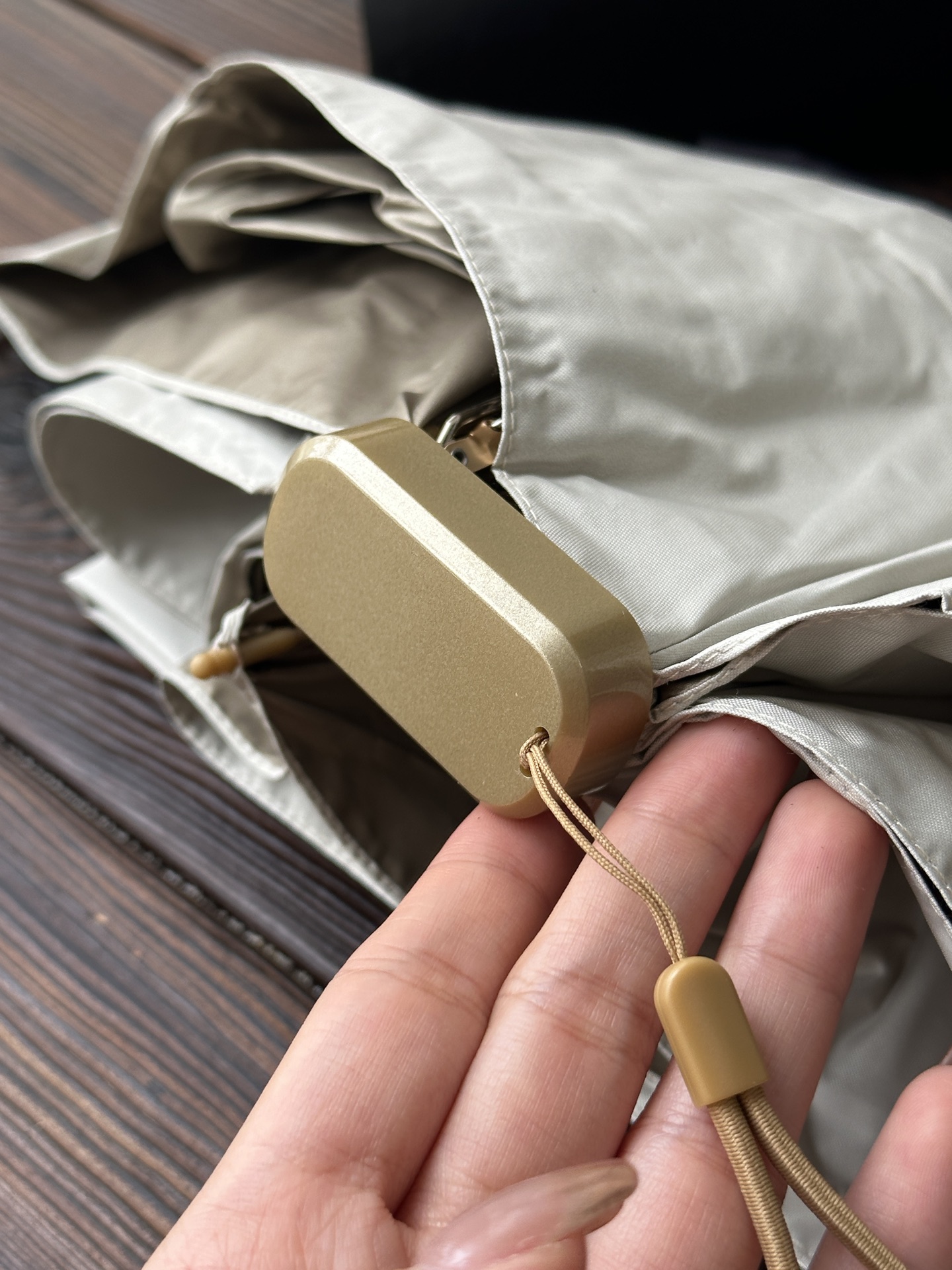 The square handle and top of the umbrella are really special!Overall com - Lifestyle 2