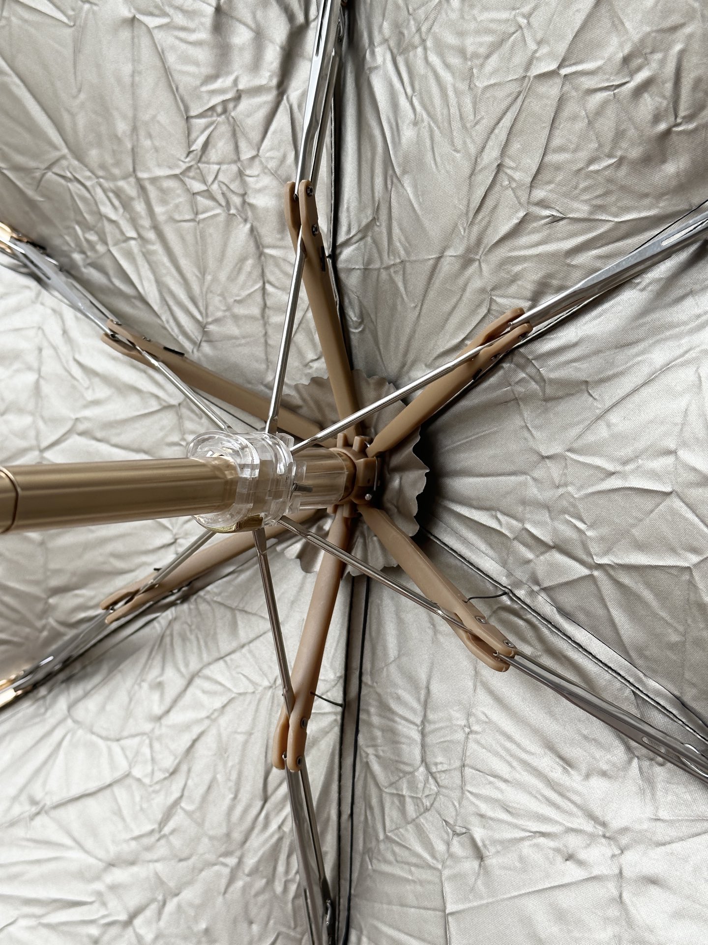 The umbrella ribs are made of aluminum alloy andMade of PVC steel combin - Comprehensive 3