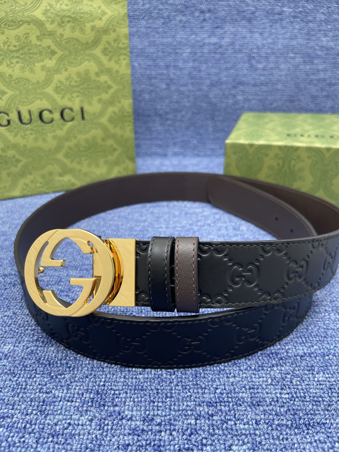 品牌古驰Gucci描述采用高级GucciSignature真皮精制而成触感厚实饰以双G商标带扣腰带为意大