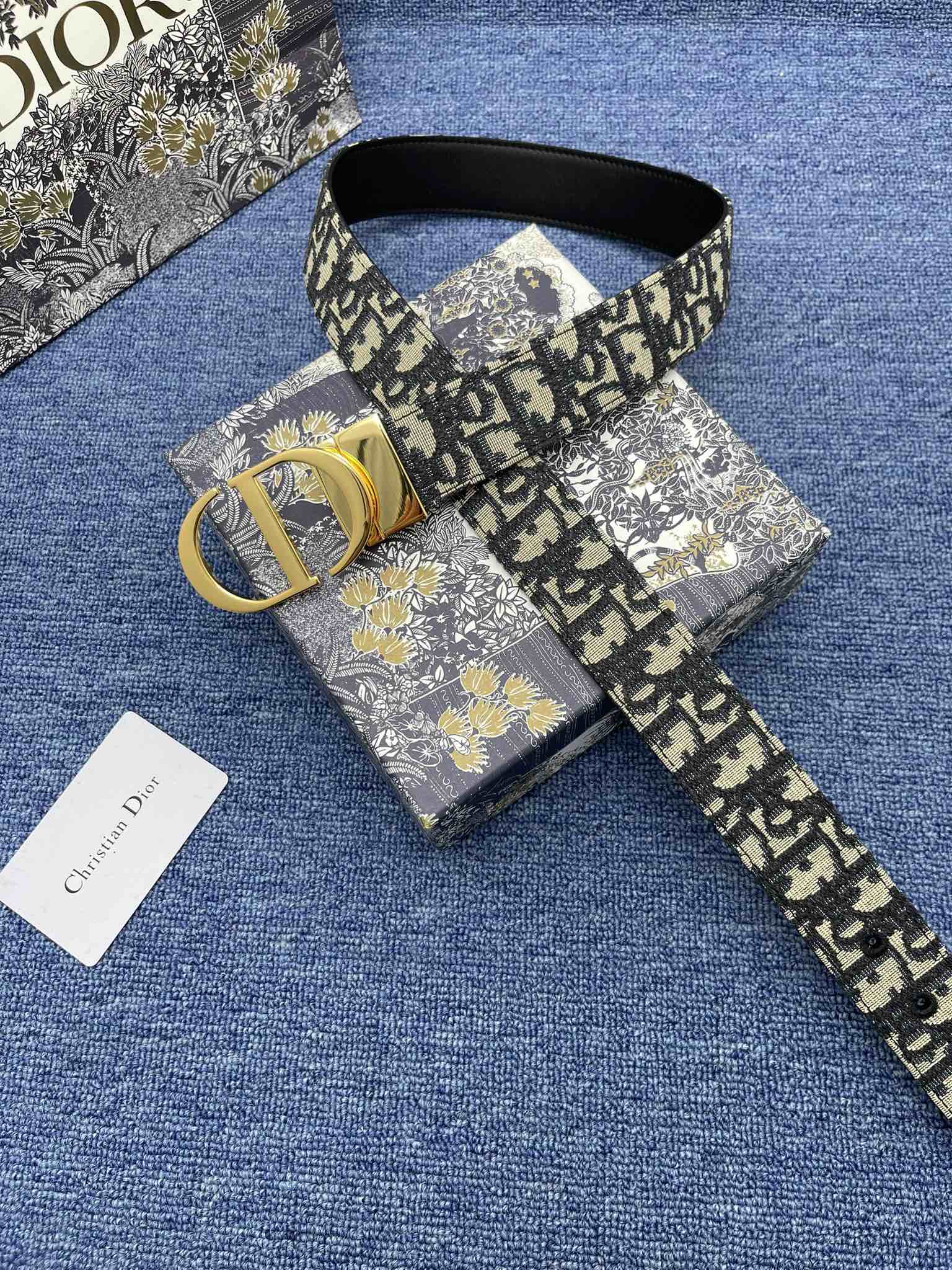 Zodio Double-Sided Belt: Elegant Design with Gold Metal CD Button - 图片 4