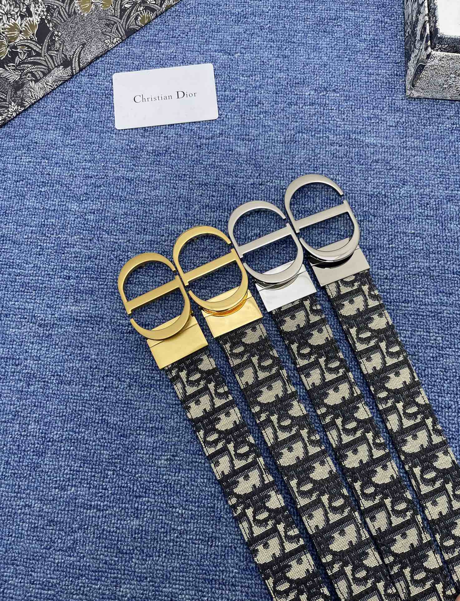 Zodio Double-Sided Belt: Elegant Design with Gold Metal CD Button - 图片 7