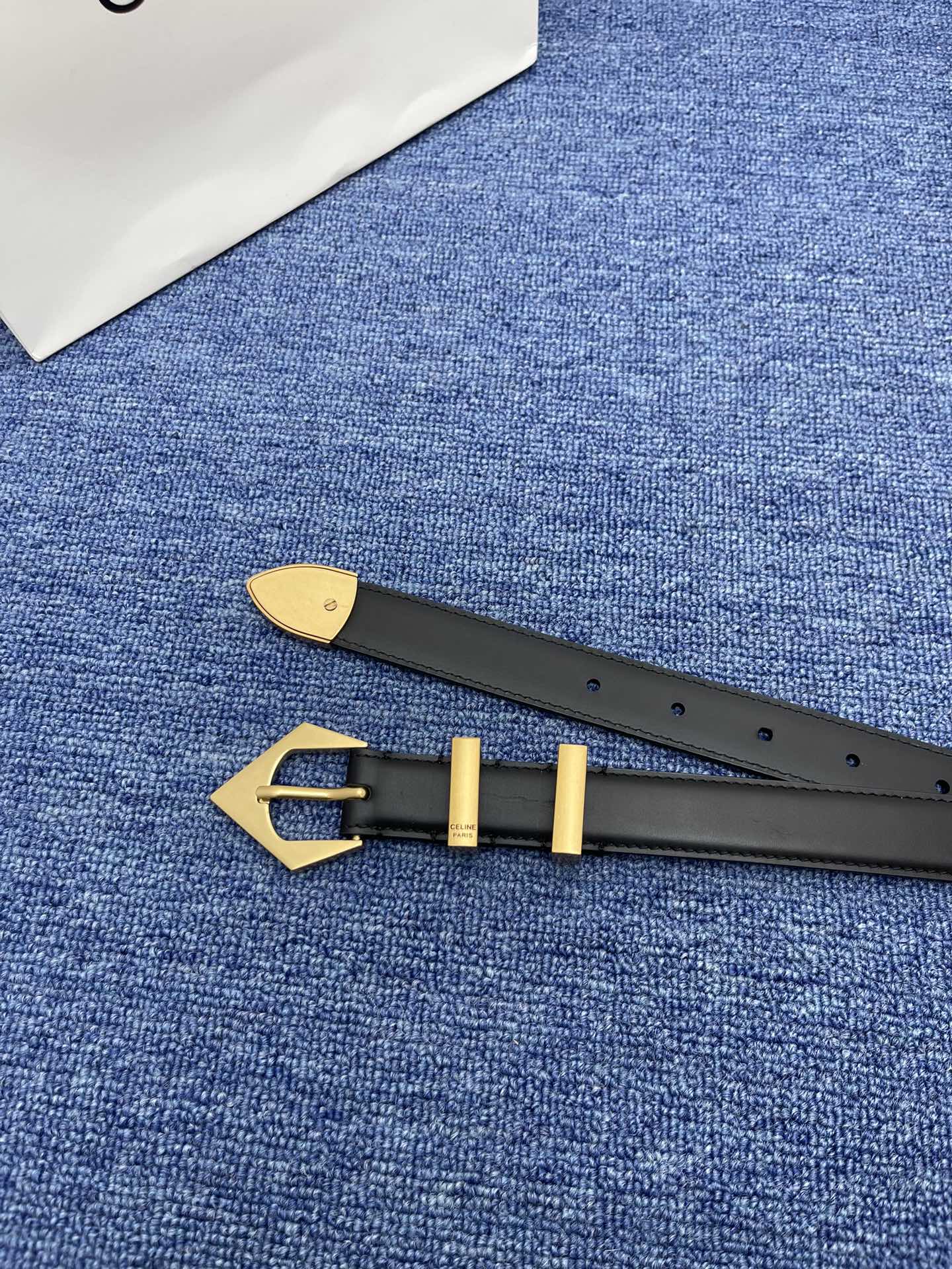 🔴 【品牌】赛琳女带 NO.550 2.5cm 🔴 【描述】双面原版皮不可调节式皮带，小牛皮材质，配有钯