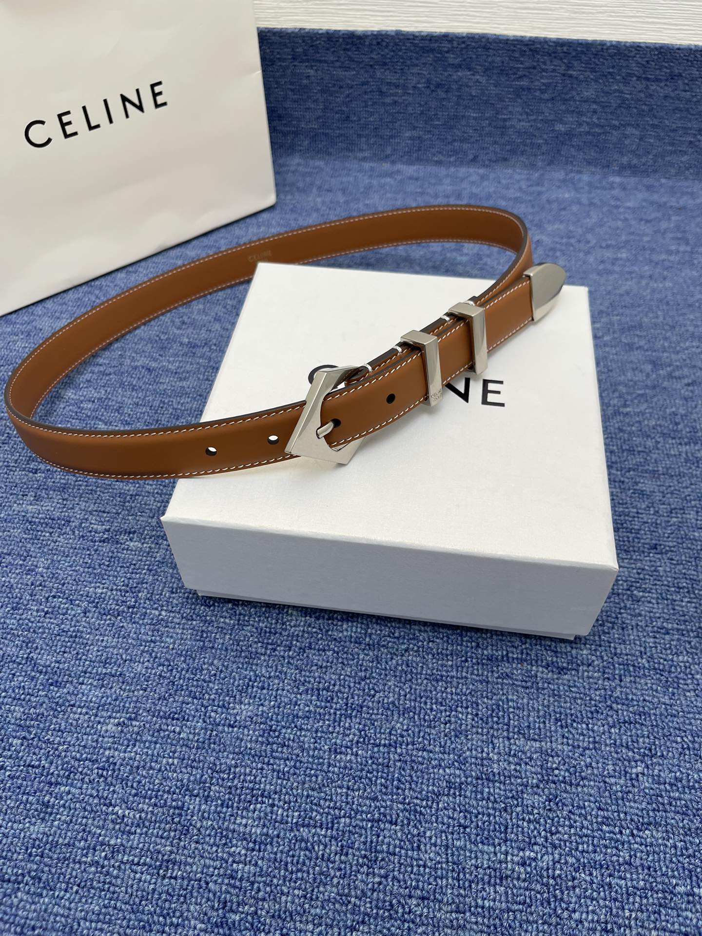 🔴 【品牌】赛琳女带 NO. 2.5cm 🔴 【描述】双面原版皮不可调节式皮带，小牛皮材质，配有钯金色和