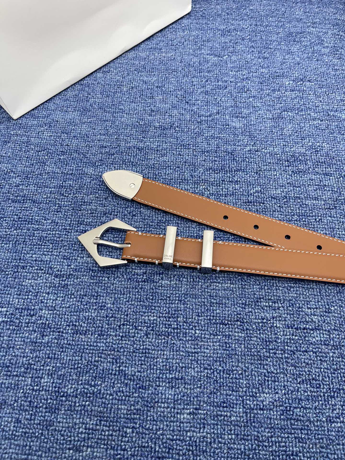 🔴 【品牌】赛琳女带 NO. 2.5cm 🔴 【描述】双面原版皮不可调节式皮带，小牛皮材质，配有钯金色和