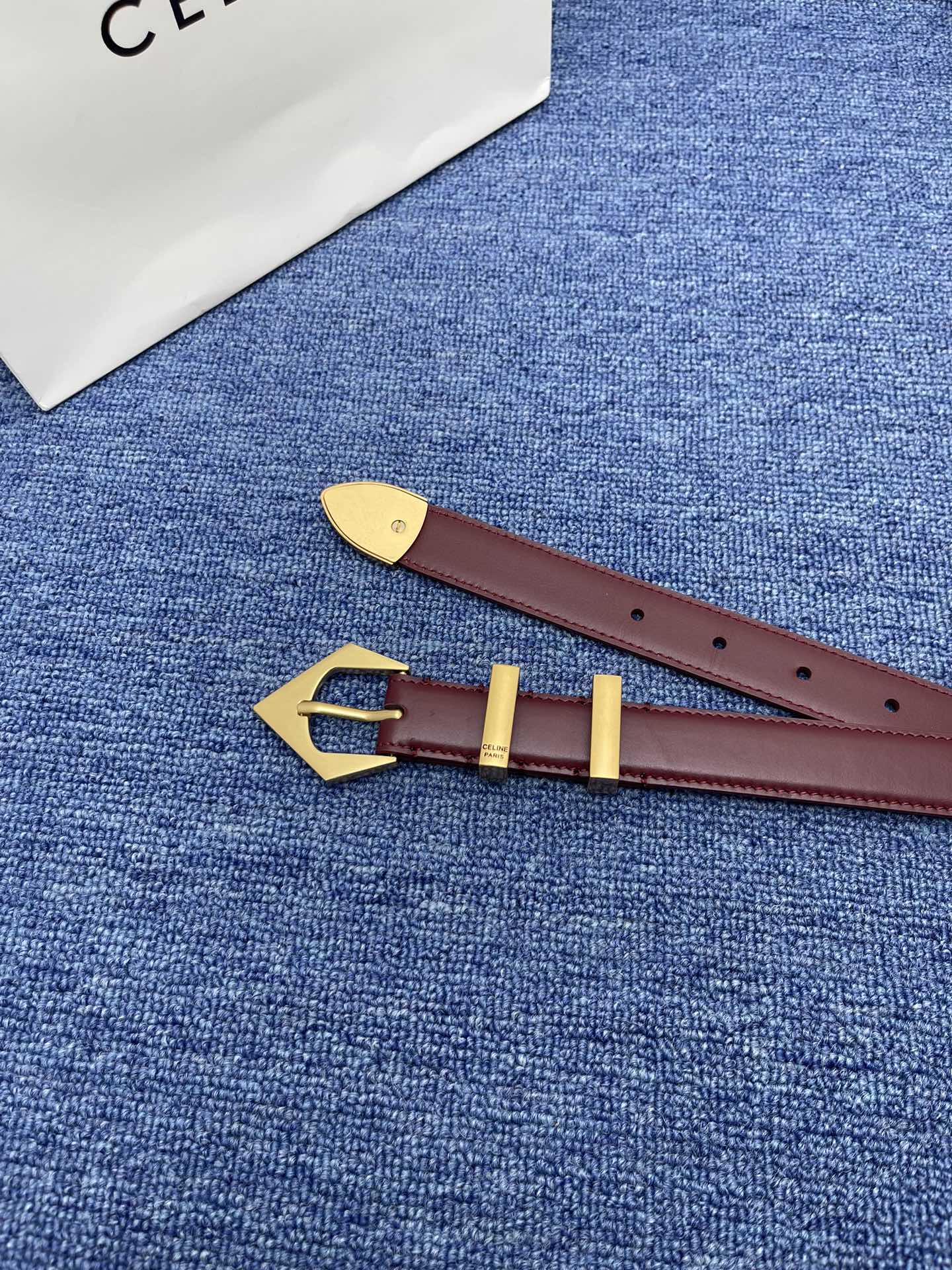 🔴 【品牌】赛琳女带 NO.2.5cm 🔴 【描述】双面原版皮不可调节式皮带，小牛皮材质，配有钯金色和银