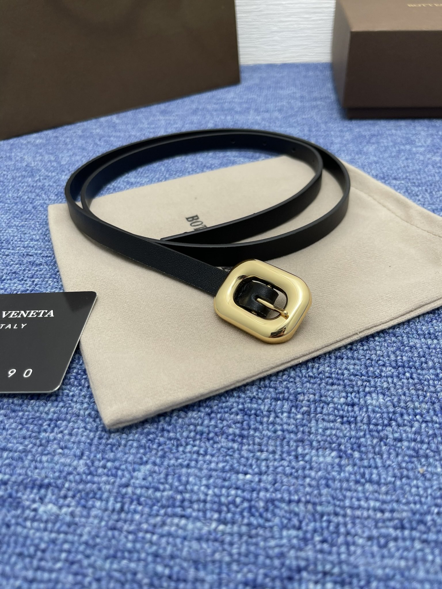“High-Quality Double-Sided Leather Belt with Monogram for Ms. BV, 2024 French-Made Options” - 图片 4