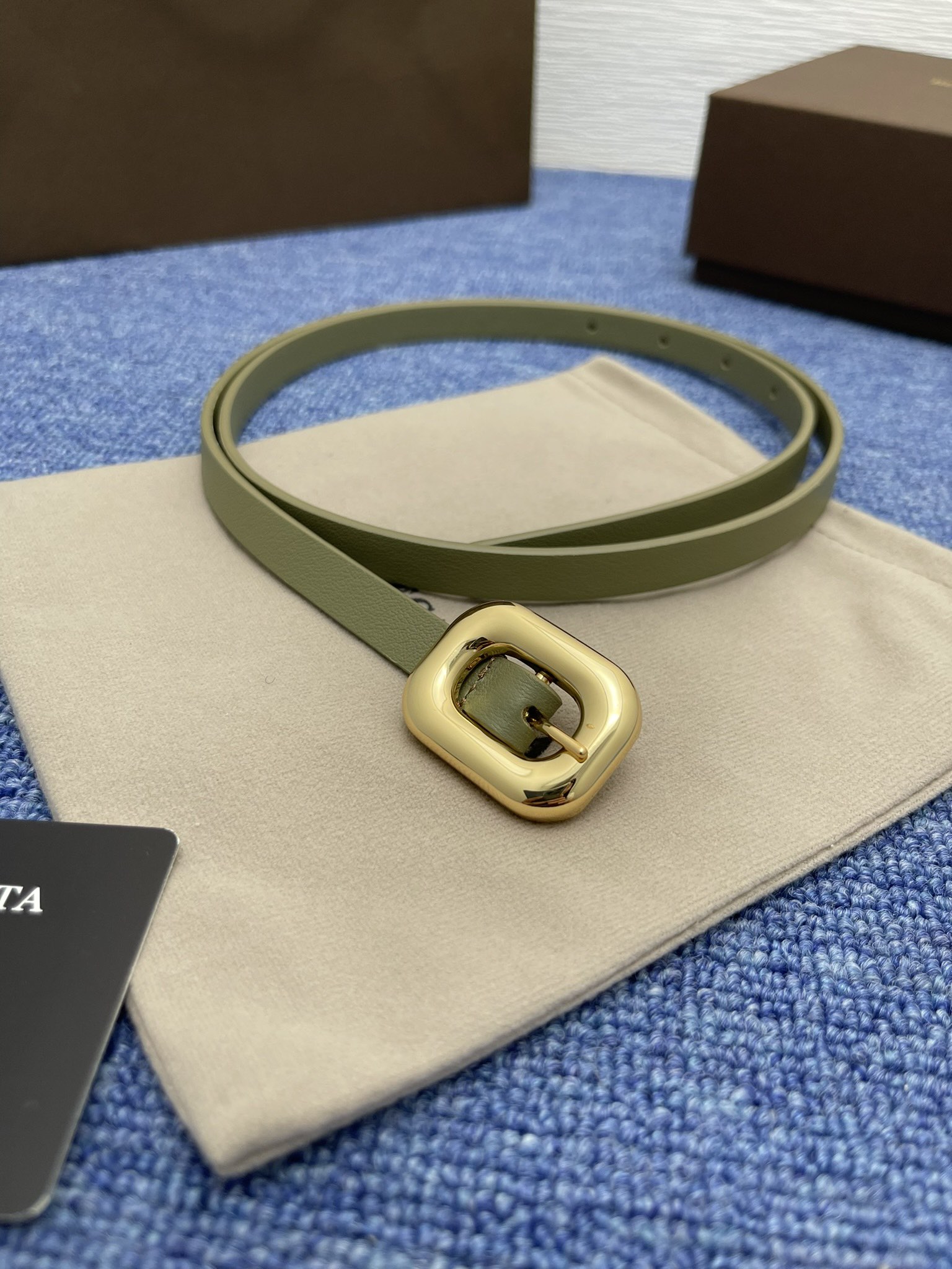 “Premium Double-Sided Leather Belt with Monogram for Ms. BV – French-Made Quality” - 图片 4