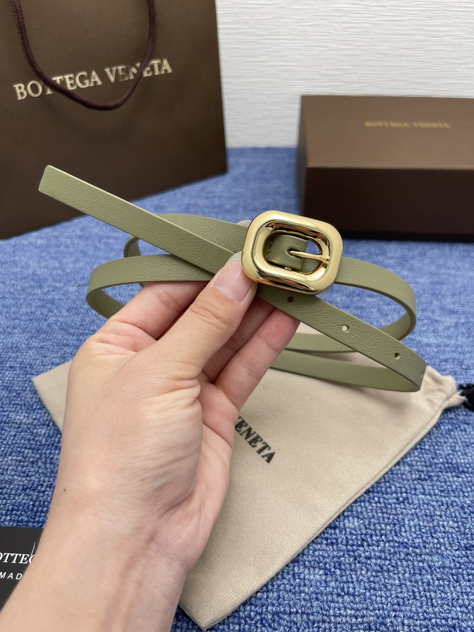“Premium Double-Sided Leather Belt with Monogram for Ms. BV – French-Made Quality” - 图片 2