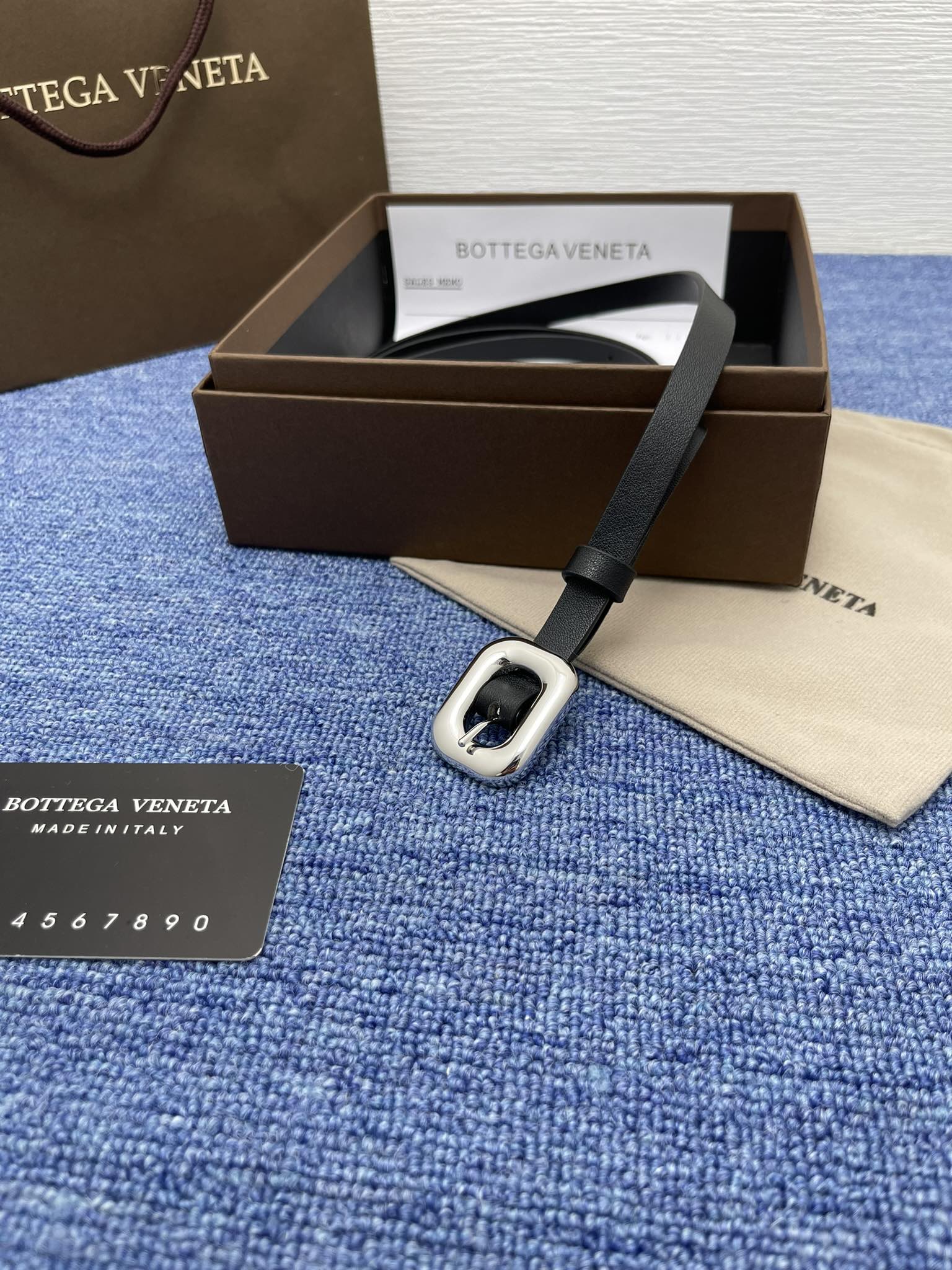 “High-Quality French-Made Leather Belt with Monogram for Ms. BV, 2024 Collection” - 图片 4
