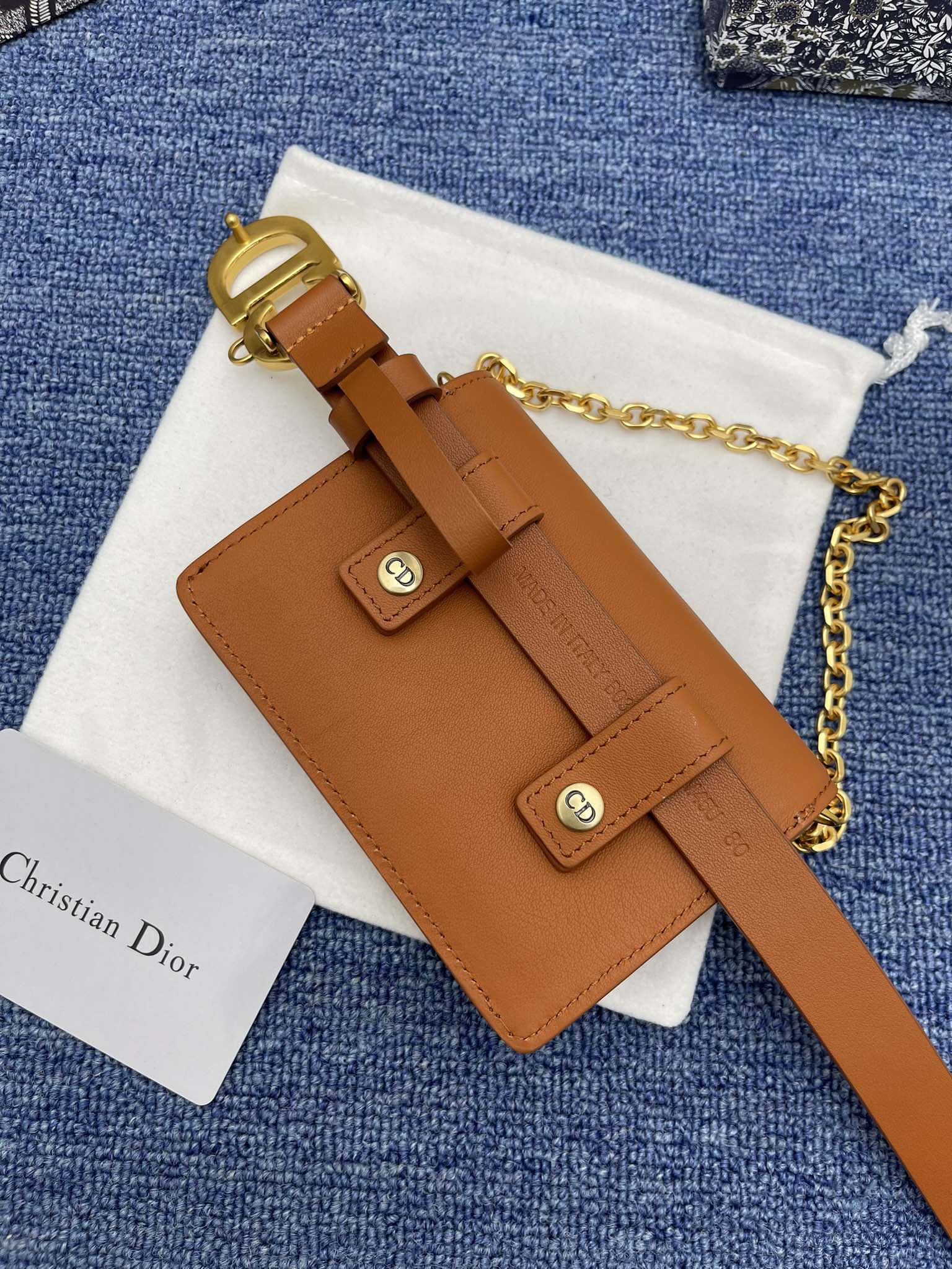 😍😍😍迪奥550 2.0cm。 😍这款 Montaigne Avenue 腰带从同名手袋汲取灵感，采用黑