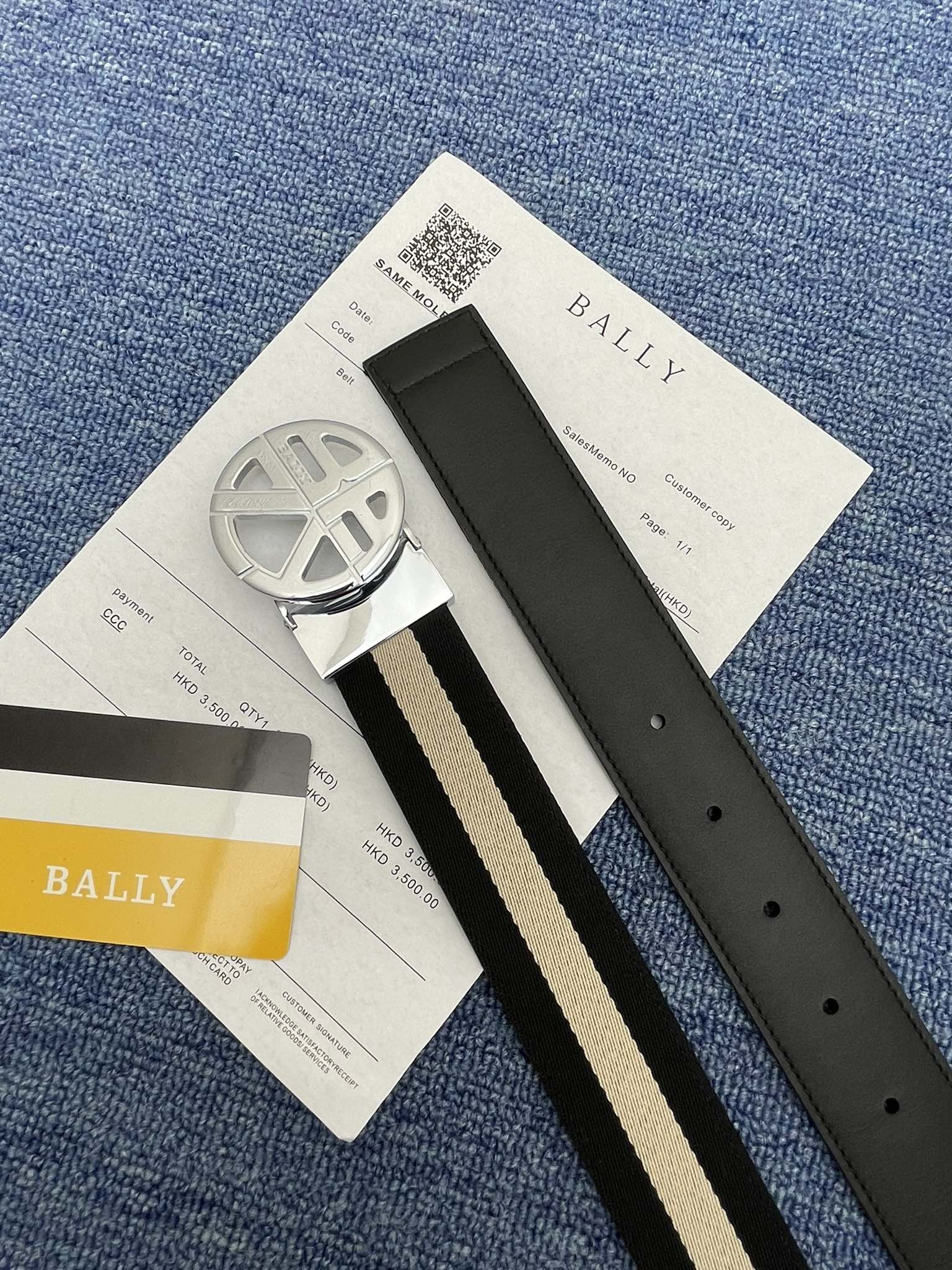 🔴 【品牌】巴利 🔴 【描述】经典系列新品腰带，采用小牛皮材质，完美搭配手工车线，经典配色，可搭配商务西