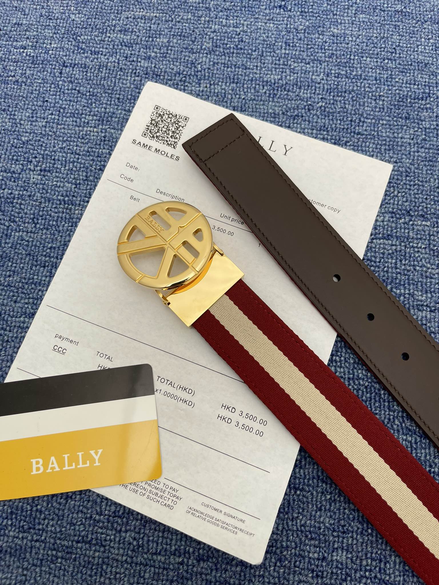 🔴 【品牌】巴利 🔴 【描述】经典系列新品腰带，采用小牛皮材质，完美搭配手工车线，经典配色，可搭配商务西