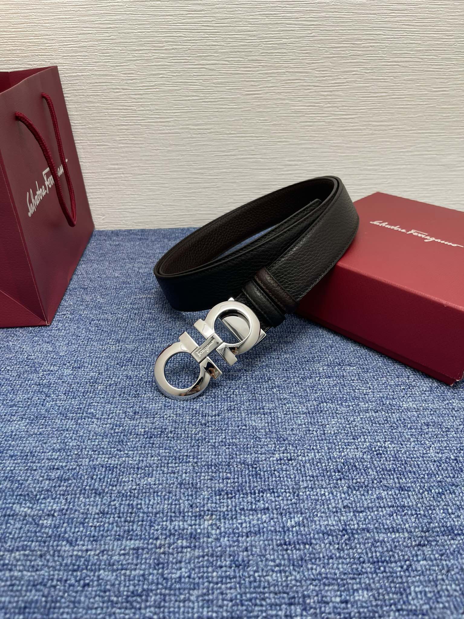 品牌：【菲拉格慕】：原单面头层牛皮荔枝纹带身，双面可用，搭配原单扣，长短可自行裁剪，原产皮料定制，专柜宽