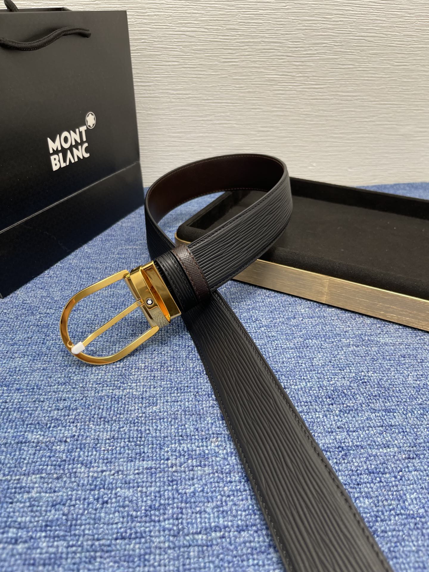 Montblanc Men's Leather Belt with Gold Buckle, Elegant and Refined Design 4 i1726281702 1231 2