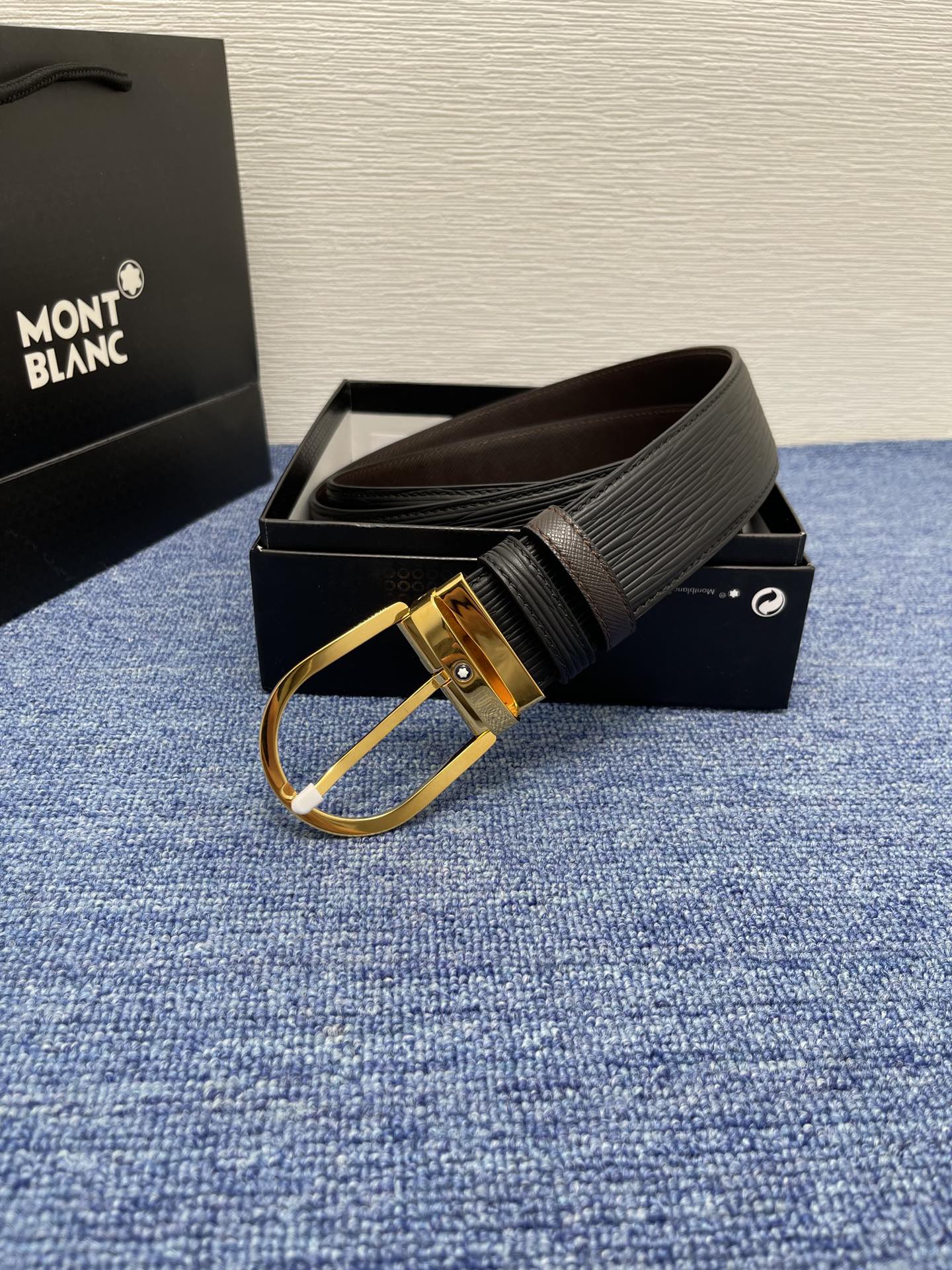 Montblanc Men's Leather Belt with Gold Buckle, Elegant and Refined Design 3 i1726281702 1563 5