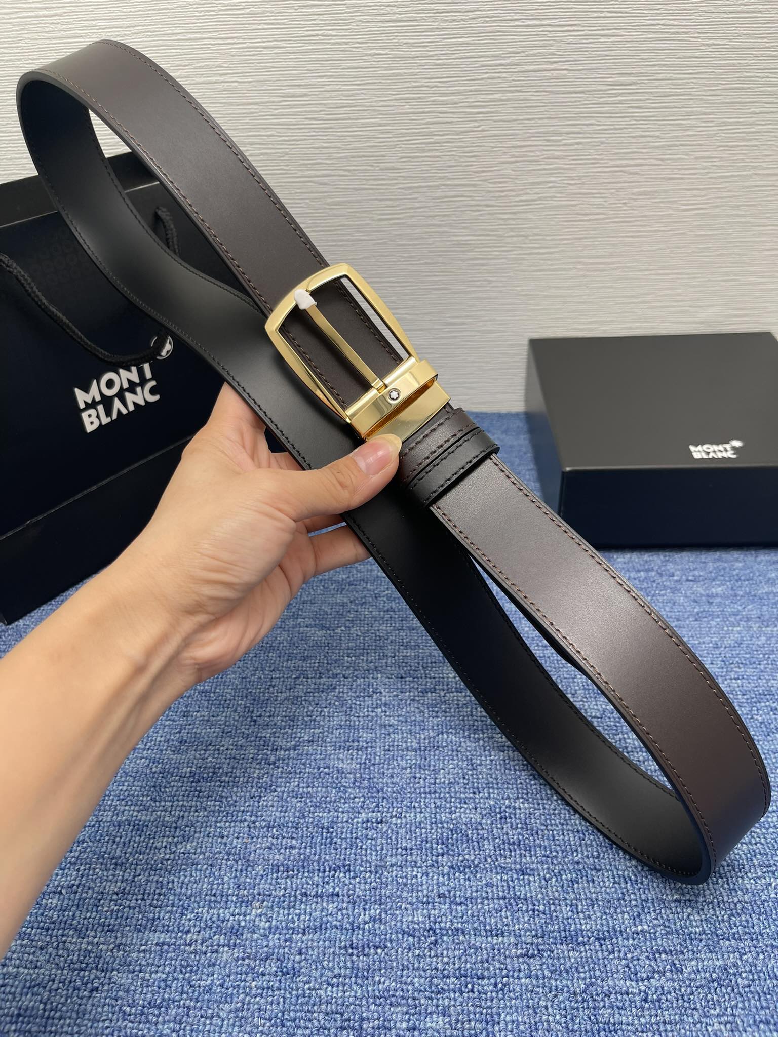 🔴 【品牌】万宝龙 🔴 【描述】双面原版皮，这款饰有带扣的腰带配以水牛皮衬里，覆以Monogram 牛皮