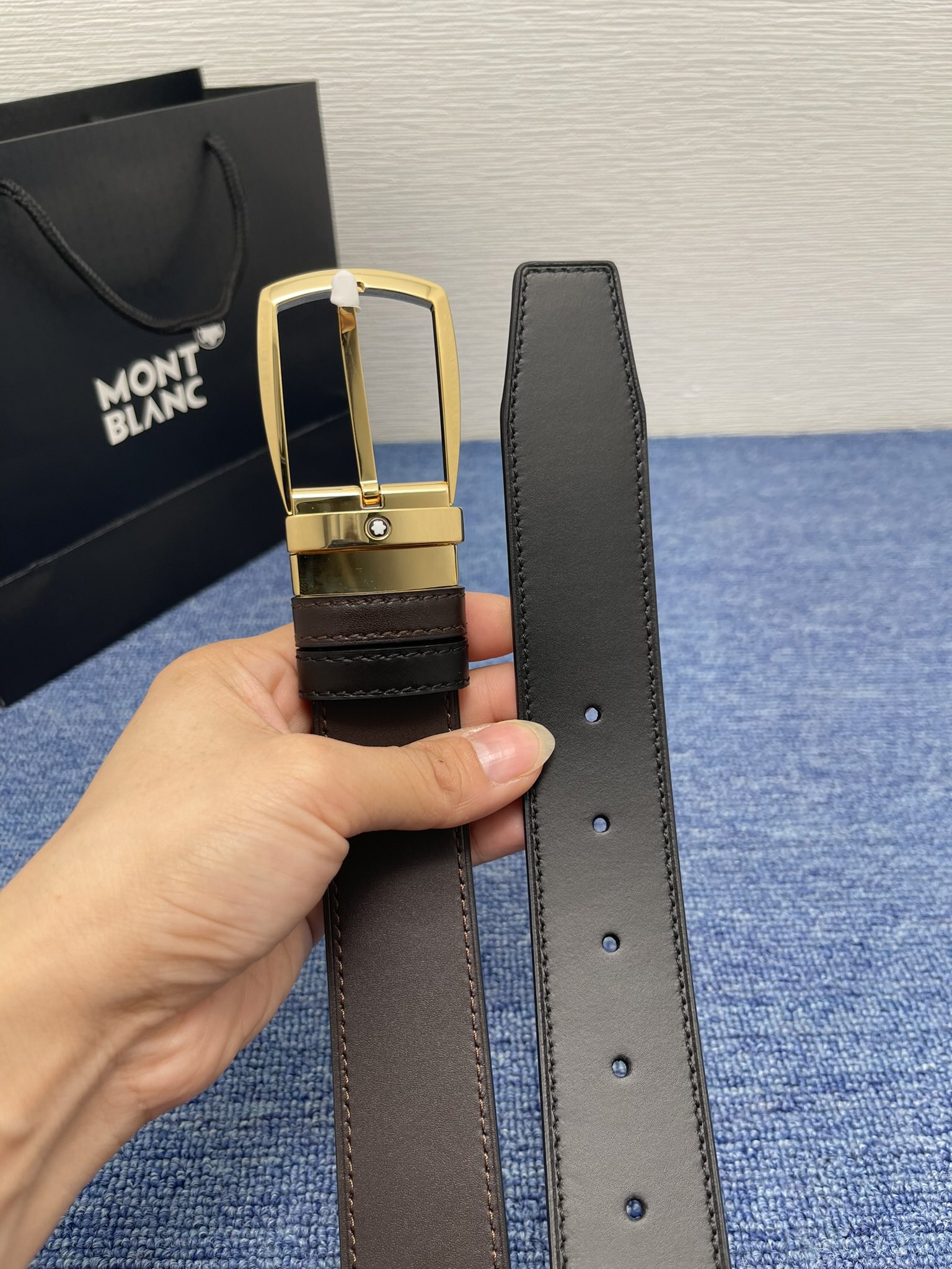 🔴 【品牌】万宝龙 🔴 【描述】双面原版皮，这款饰有带扣的腰带配以水牛皮衬里，覆以Monogram 牛皮