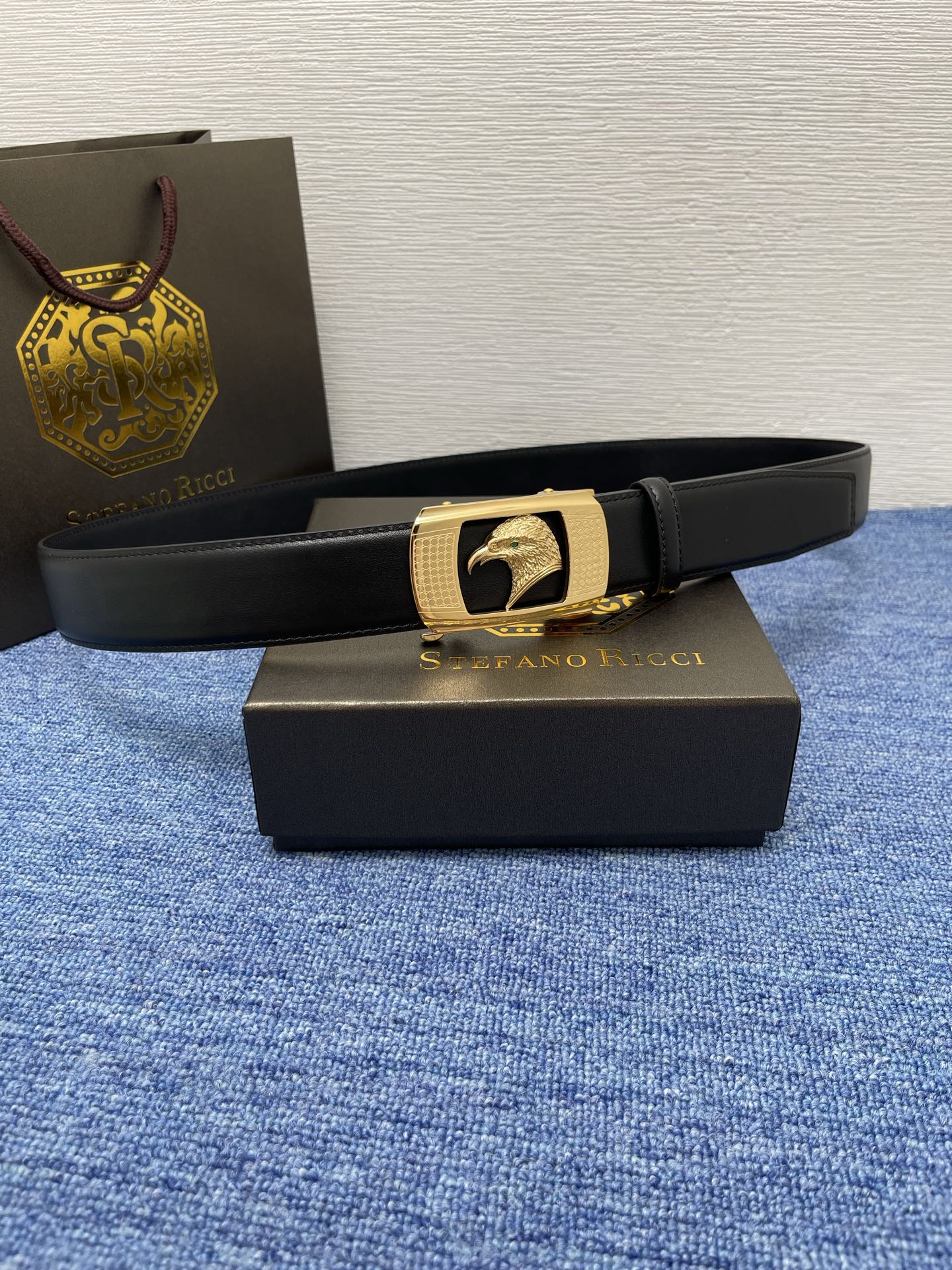 🔴 【品牌】史蒂芬 自动 🔴 【描述】经典系列新品腰带，采用小牛皮材质，完美搭配手工车线，经典配色，可搭