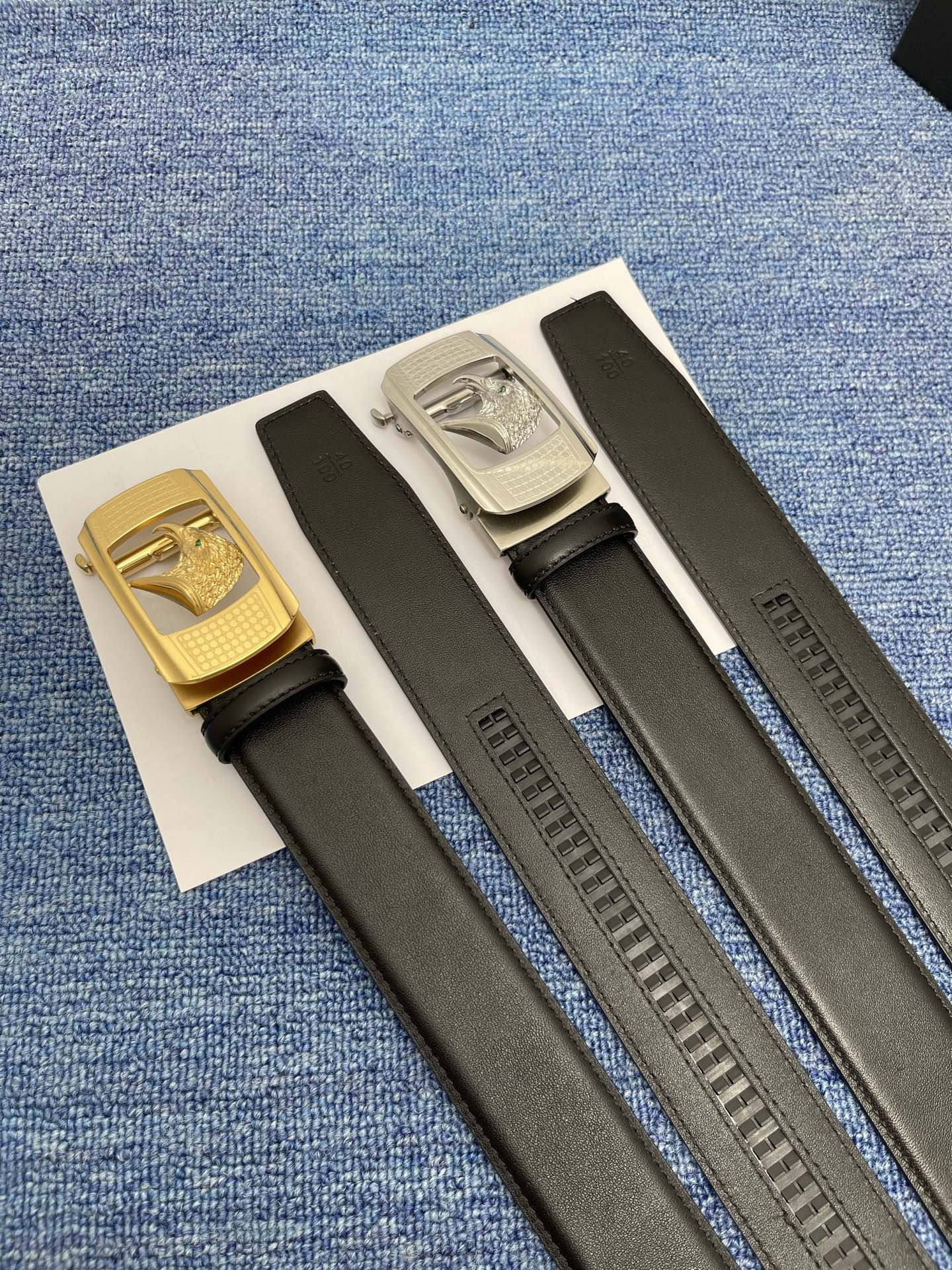 🔴 【品牌】史蒂芬 自动 🔴 【描述】经典系列新品腰带，采用小牛皮材质，完美搭配手工车线，经典配色，可搭