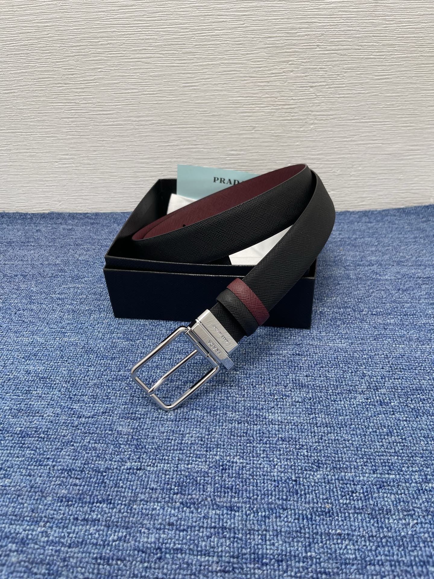 PRADA （普拉达）专柜同款 男士休闲双面用腰带 宽3.4cm 采用光滑双面头层小牛皮 采用简约外形设