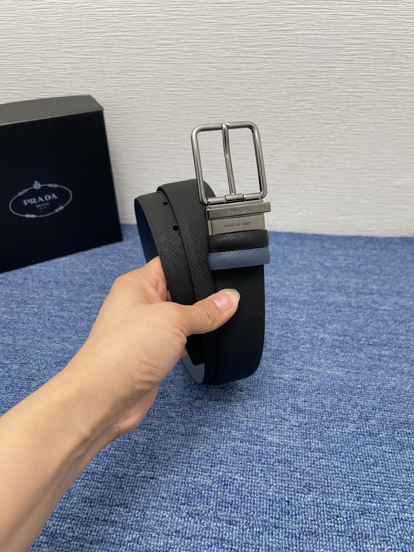 PRADA （普拉达）专柜同款 男士休闲双面用腰带 宽3.4cm 采用光滑双面头层小牛皮 采用简约外形设