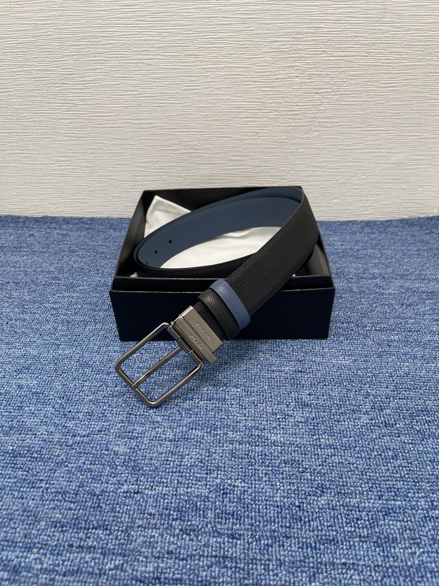 PRADA （普拉达）专柜同款 男士休闲双面用腰带 宽3.4cm 采用光滑双面头层小牛皮 采用简约外形设