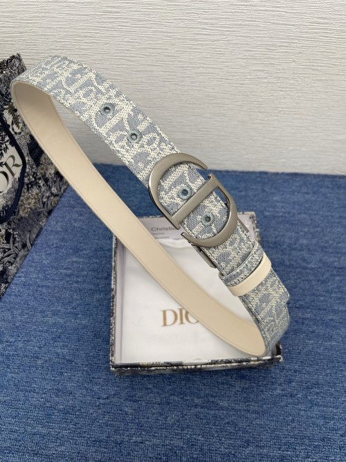 30 Montaigne Reversible Belt - Natural Calfskin & Blue Dior Oblique, 35 MM 1 30 Montaigne Reversible Belt - Natural Calfskin & Blue Dior Oblique, 35 MM