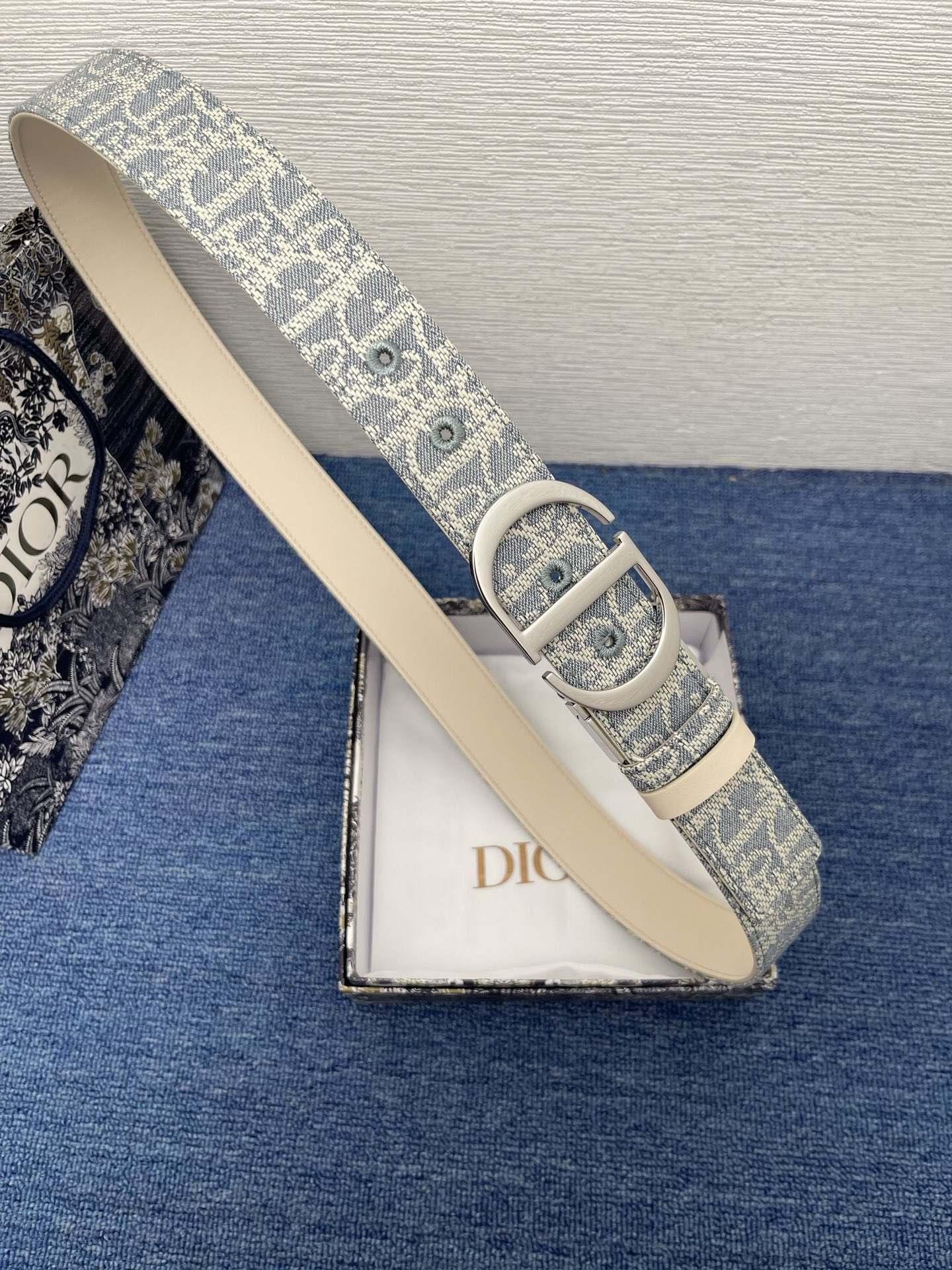  30 Montaigne Reversible Belt
Natural Smooth Calfski