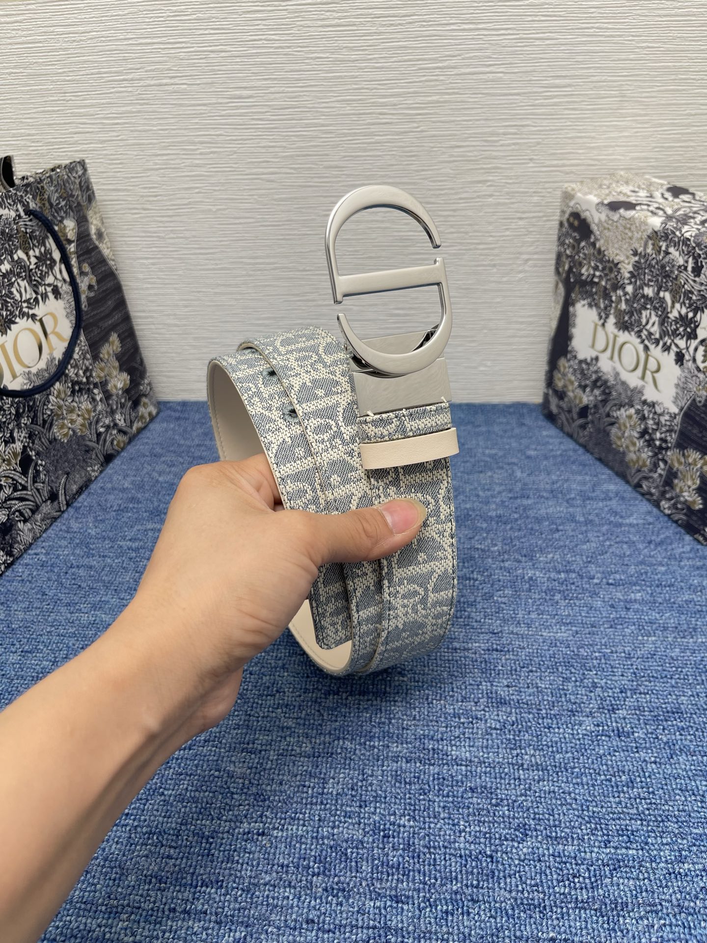  30 Montaigne Reversible Belt
Natural Smooth Calfski