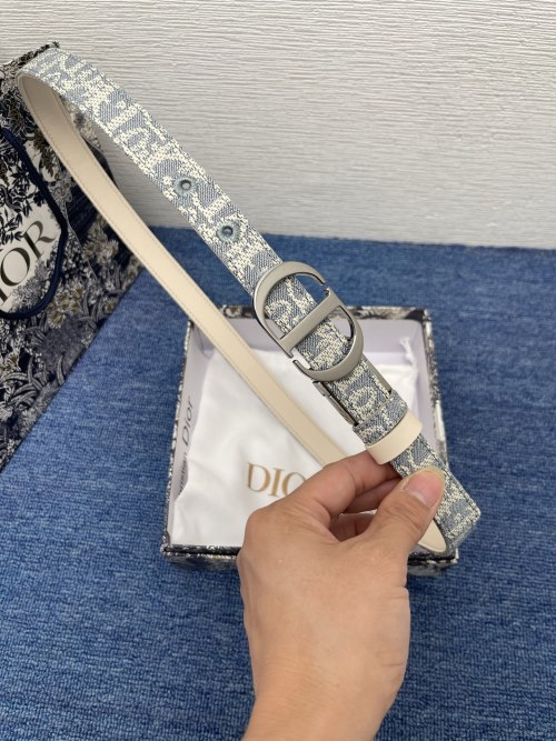 Dior 30 Montaigne Reversible Belt, Natural Calfskin & Blue Dior Oblique, 20 MM 1 Dior 30 Montaigne Reversible Belt, Natural Calfskin & Blue Dior Oblique, 20 MM