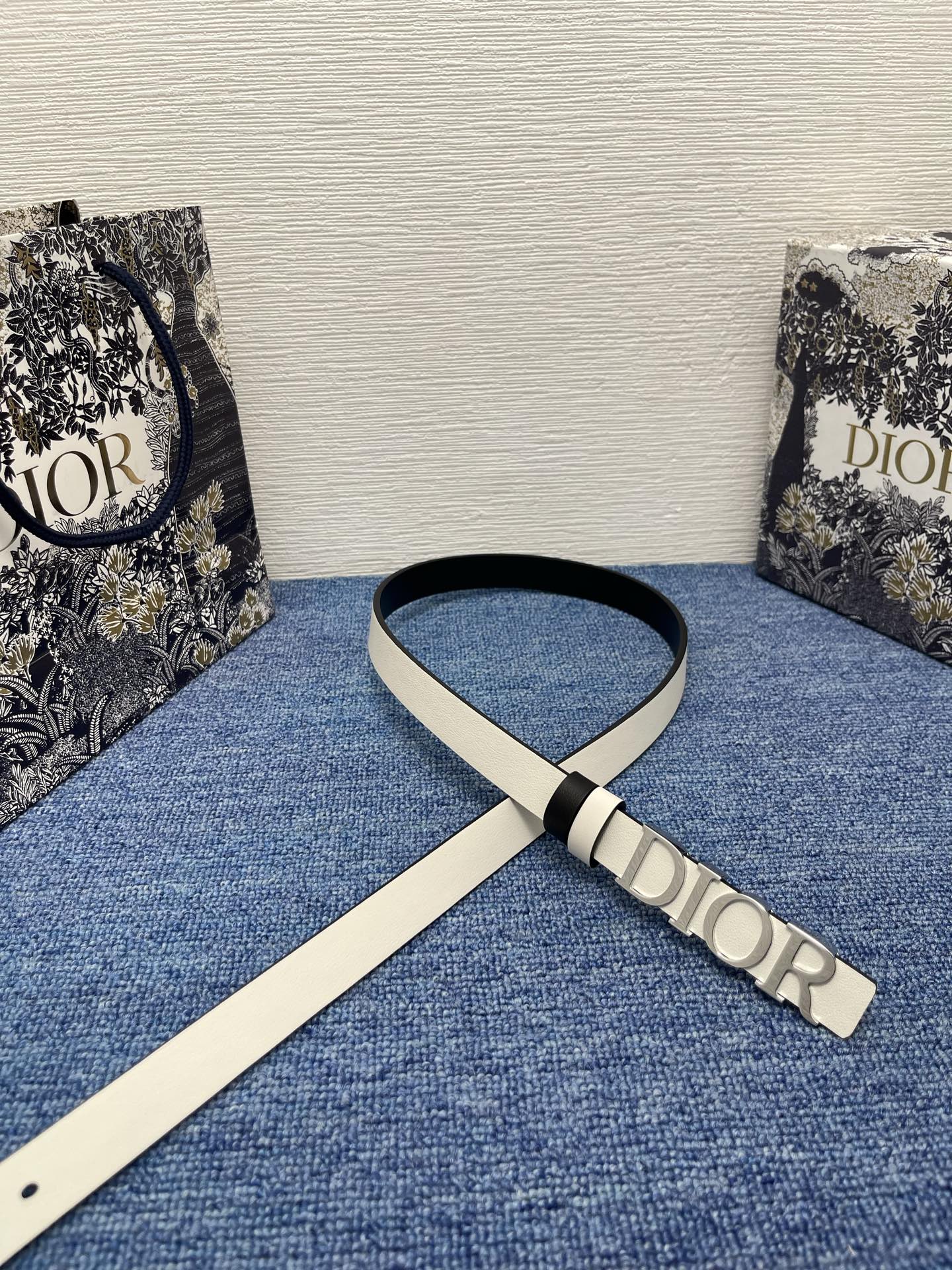 Dior D-Dream 20mm Belt in White Smooth Calfskin with Gold Finish Metal Buckle 6 i1749126131642 1364 0 4