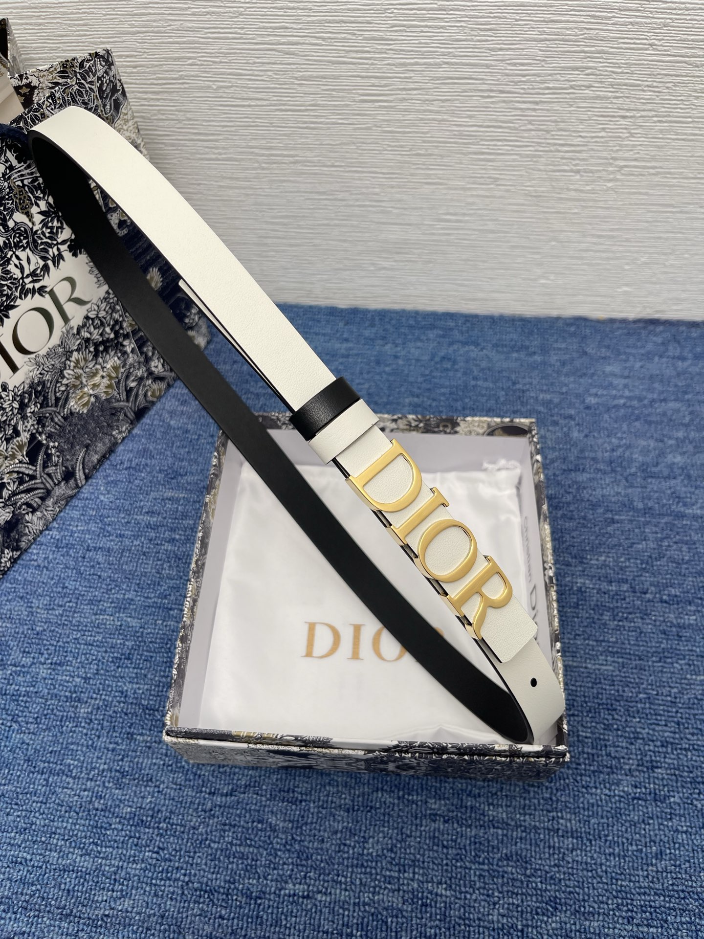 Dior D-Dream Belt, 20 mm, White Smooth Calfskin with Gold-Finish Metal Buckle 2 i1749126270749 2974 0 0