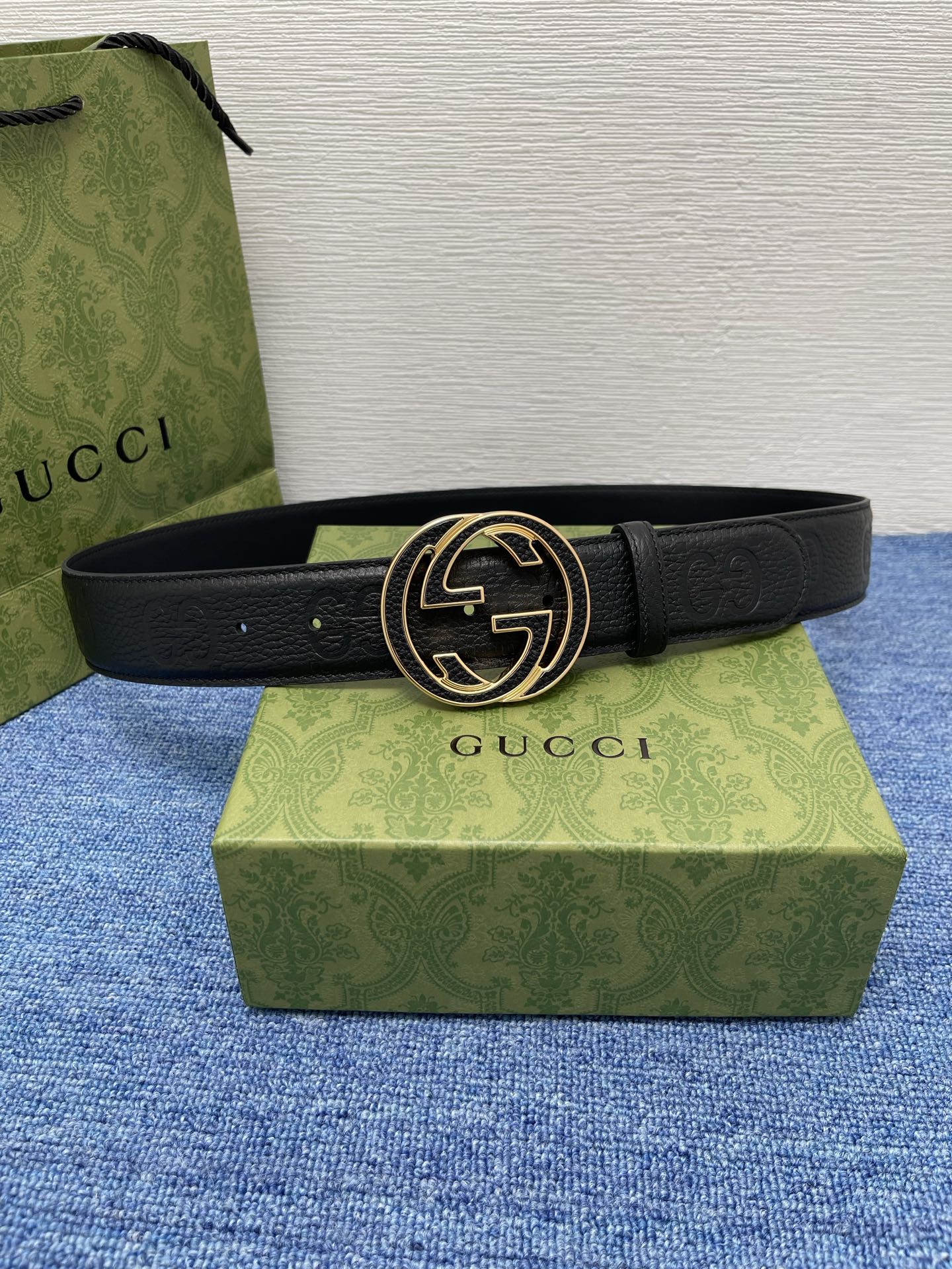 🔴 【品牌】古驰 Gucci 🔴 【描述】采用高级Gucci Signature真皮精制而成，触感厚实，