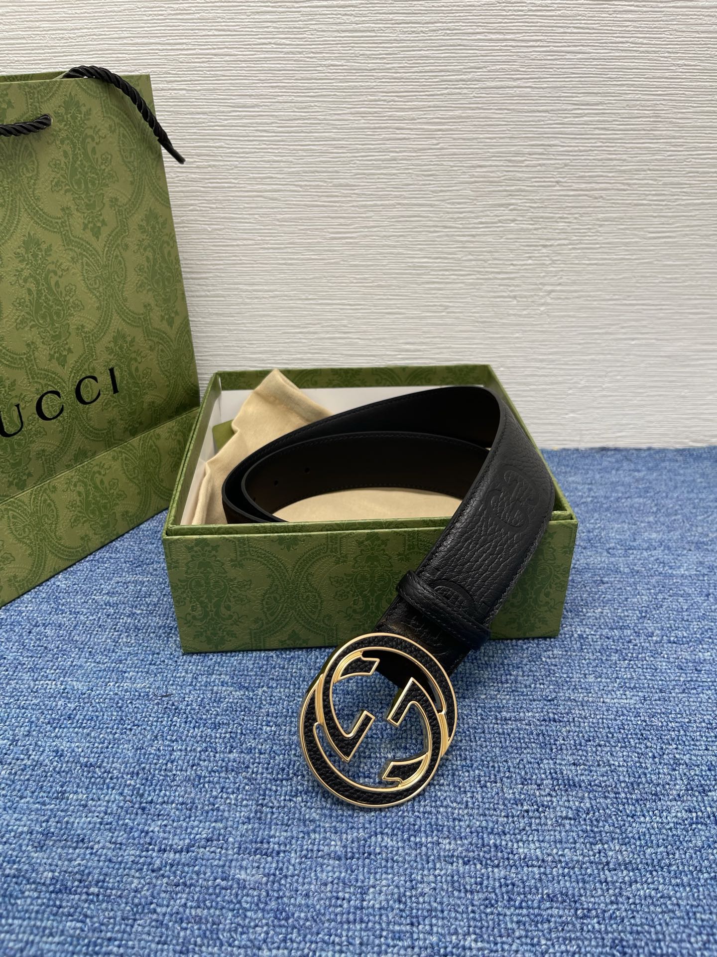 🔴 【品牌】古驰 Gucci 🔴 【描述】采用高级Gucci Signature真皮精制而成，触感厚实，