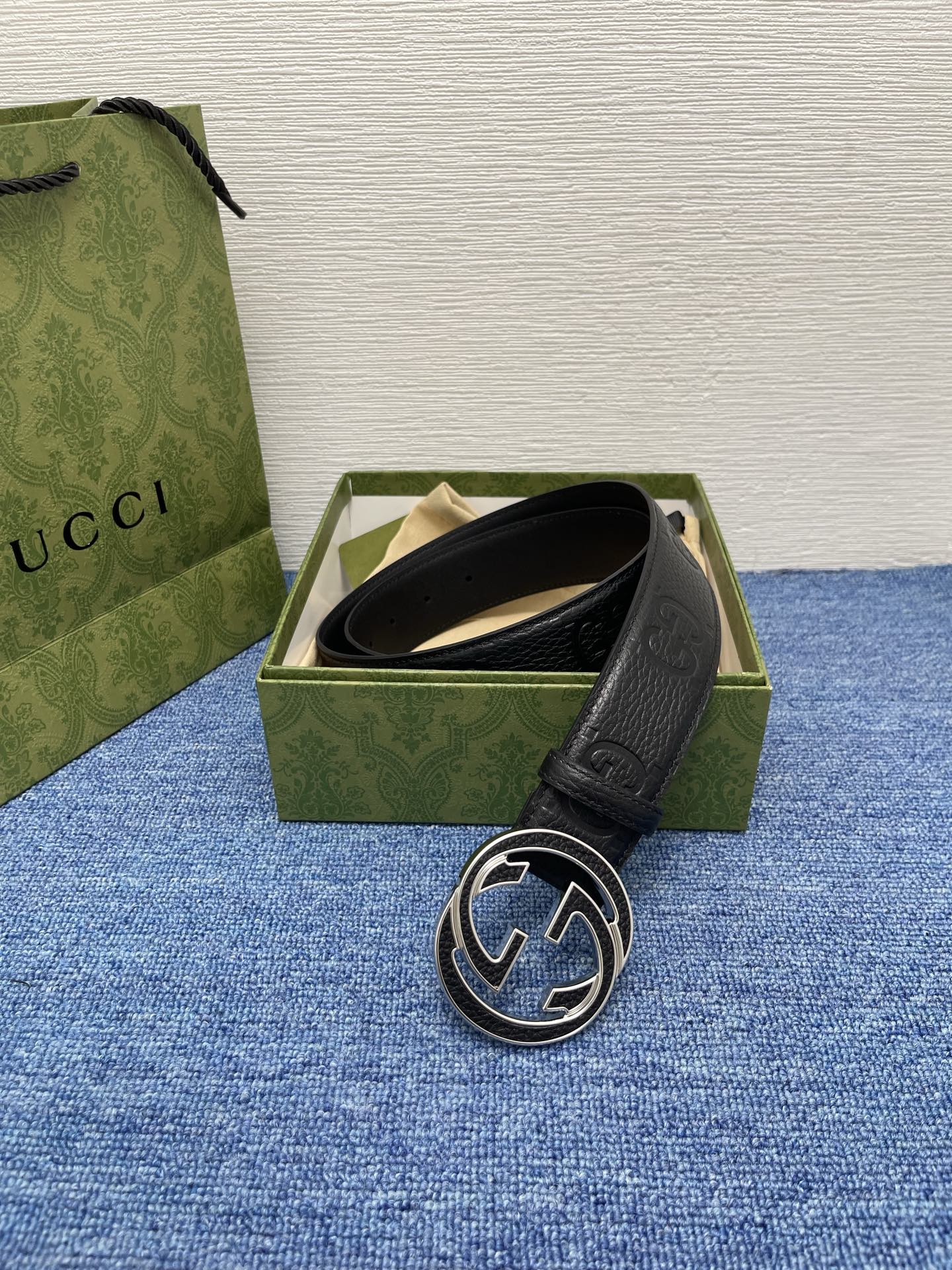 🔴 【品牌】古驰 Gucci 🔴 【描述】采用高级Gucci Signature真皮精制而成，触感厚实，