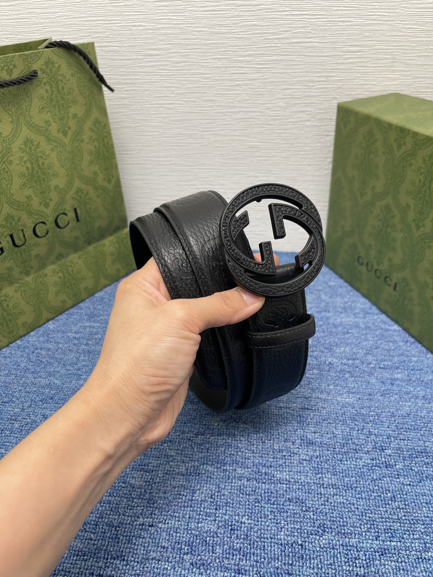 🔴 【品牌】古驰 Gucci 🔴 【描述】采用高级Gucci Signature真皮精制而成，触感厚实，