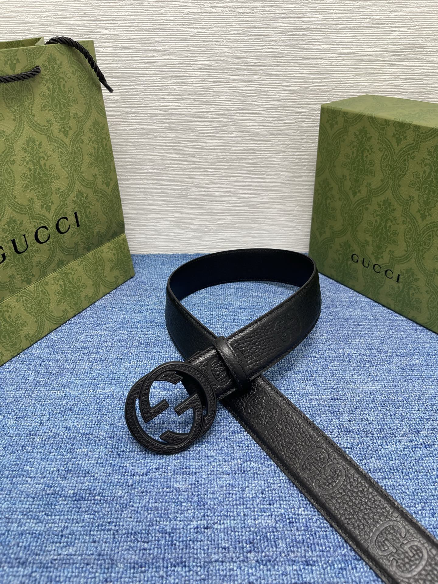 🔴 【品牌】古驰 Gucci 🔴 【描述】采用高级Gucci Signature真皮精制而成，触感厚实，
