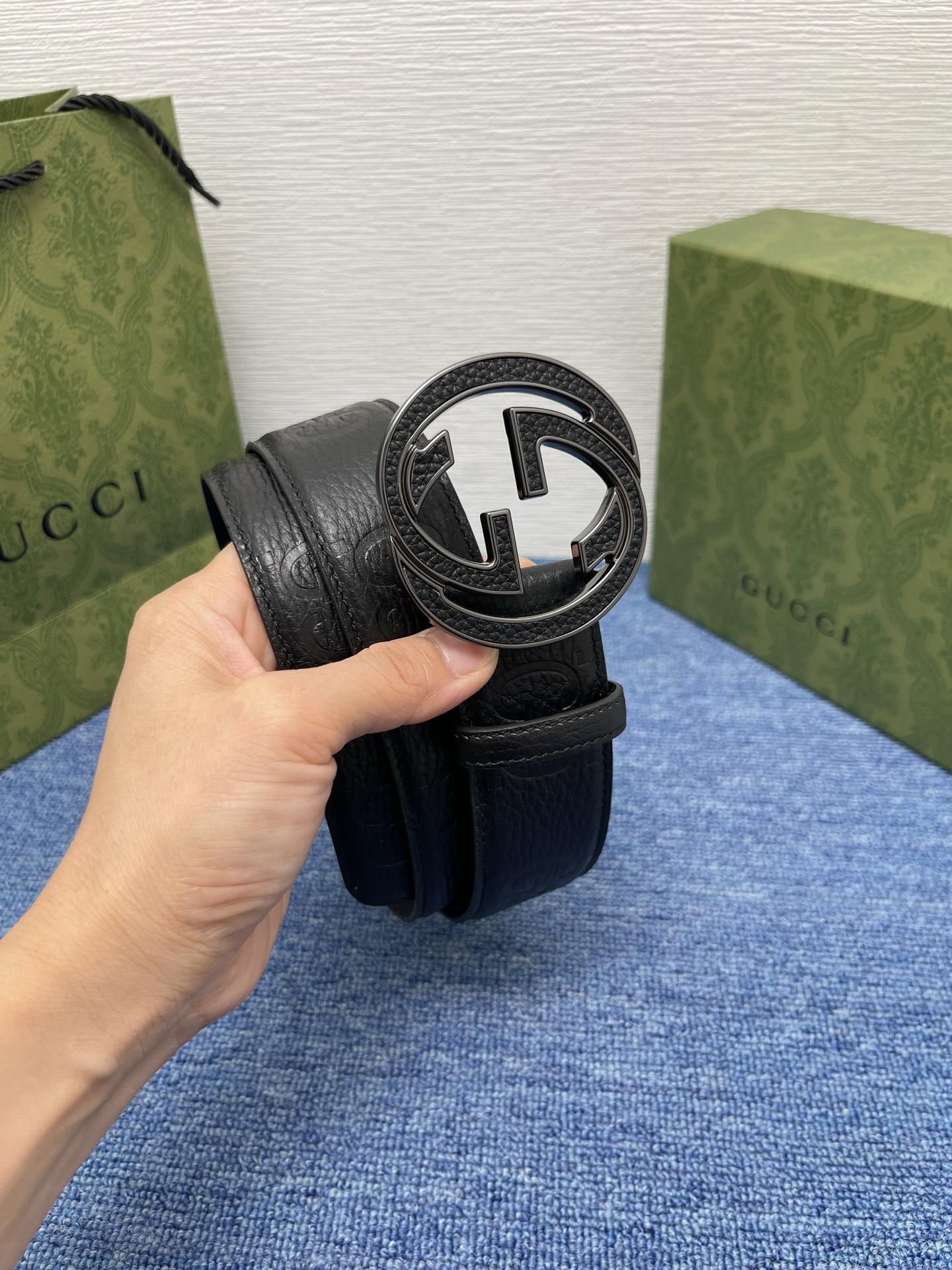 🔴 【品牌】古驰 Gucci 🔴 【描述】采用高级Gucci Signature真皮精制而成，触感厚实，