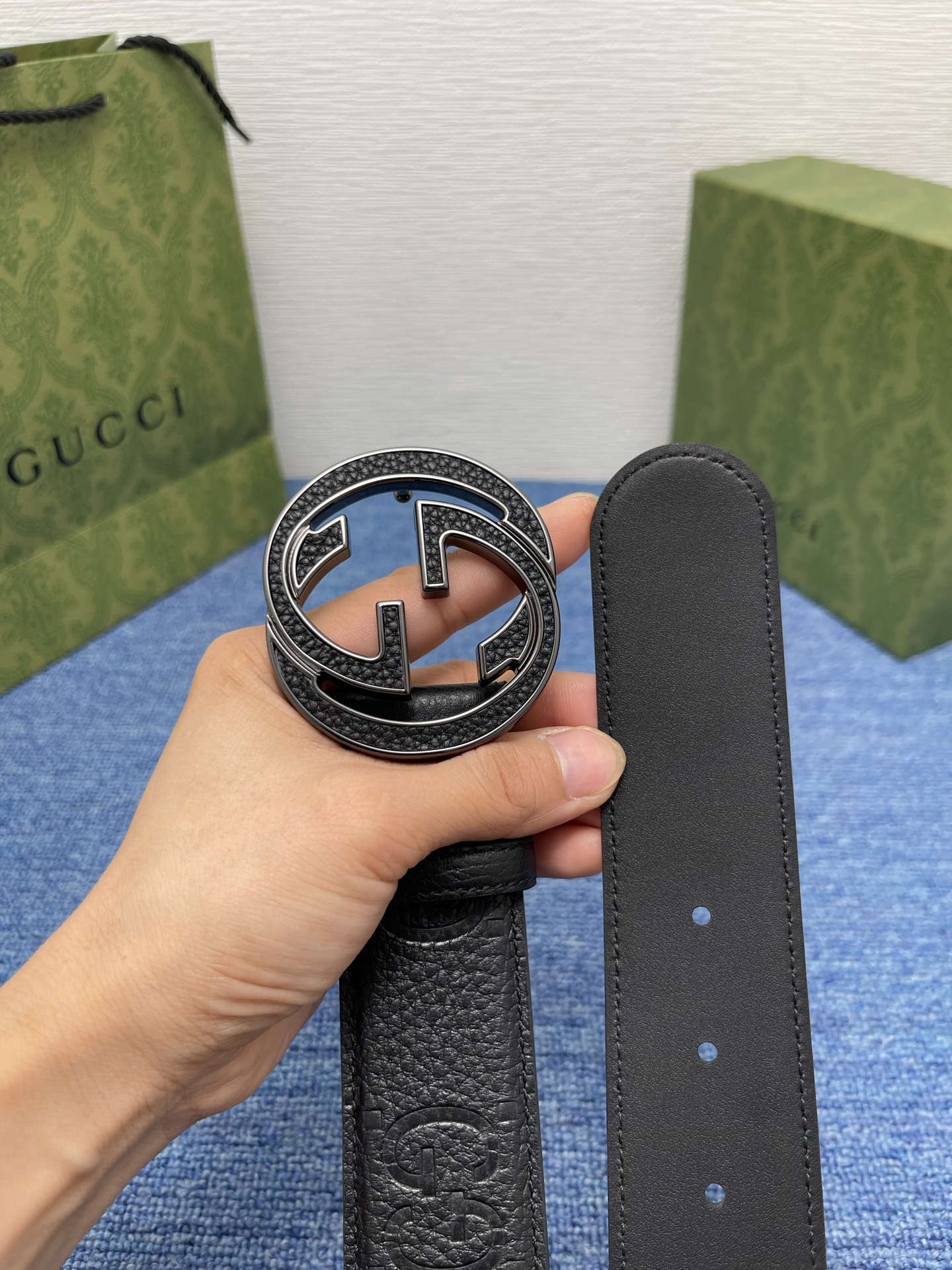 🔴 【品牌】古驰 Gucci 🔴 【描述】采用高级Gucci Signature真皮精制而成，触感厚实，