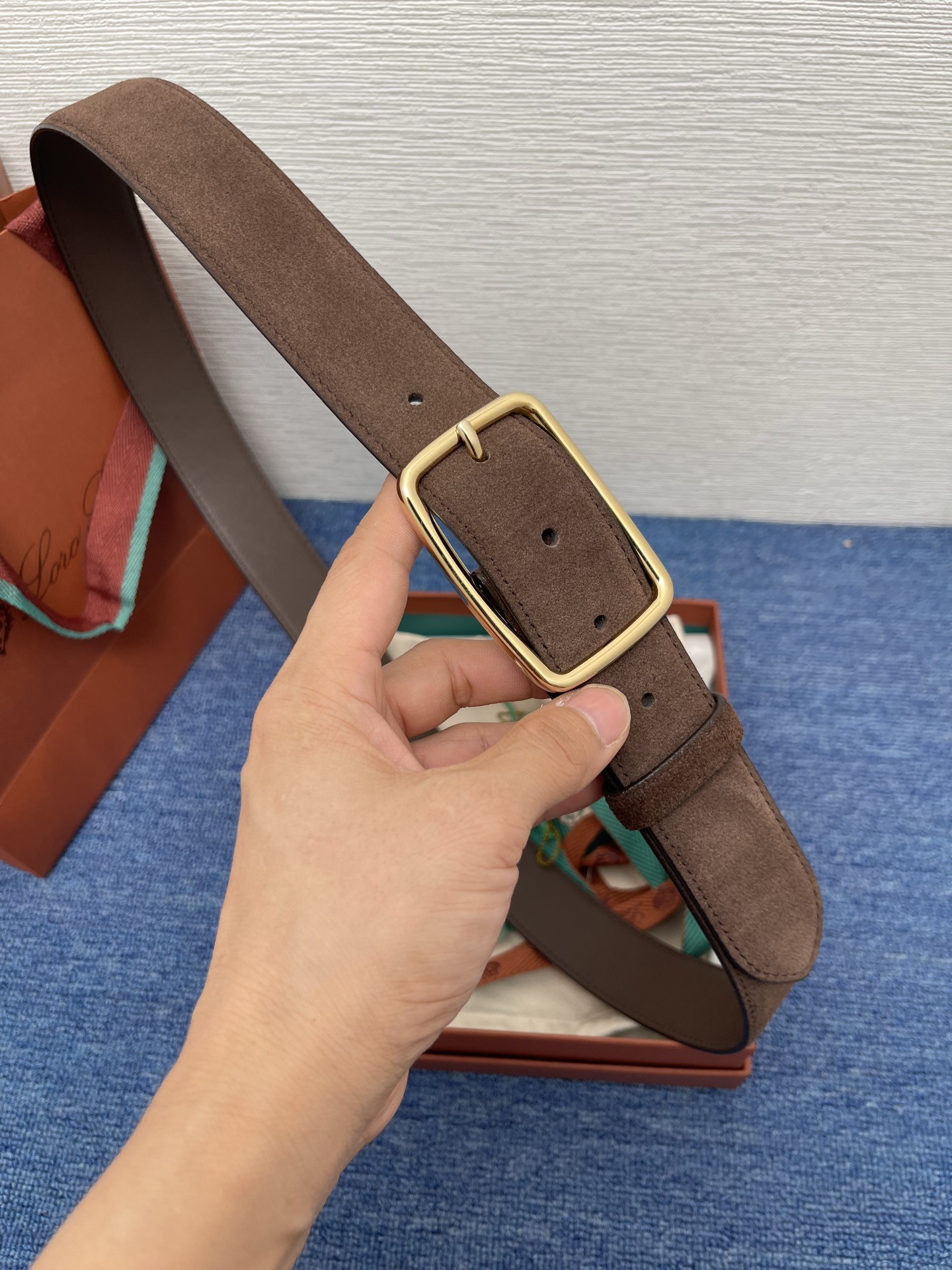 品牌：Loro Piana（诺悠翩雅）正品尺寸经典男士休闲腰带，柔软alsavel制成，镀钯金属扣带有L