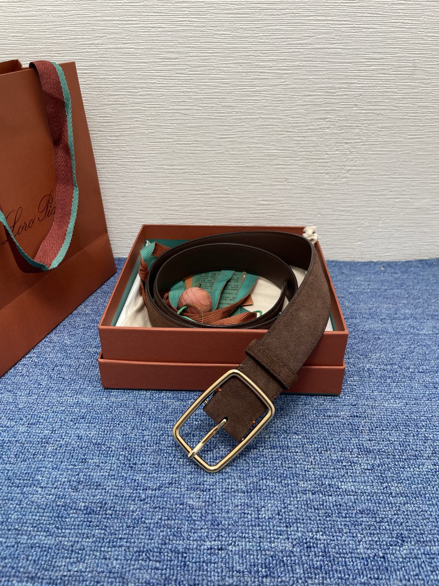 品牌：Loro Piana（诺悠翩雅）正品尺寸经典男士休闲腰带，柔软alsavel制成，镀钯金属扣带有L