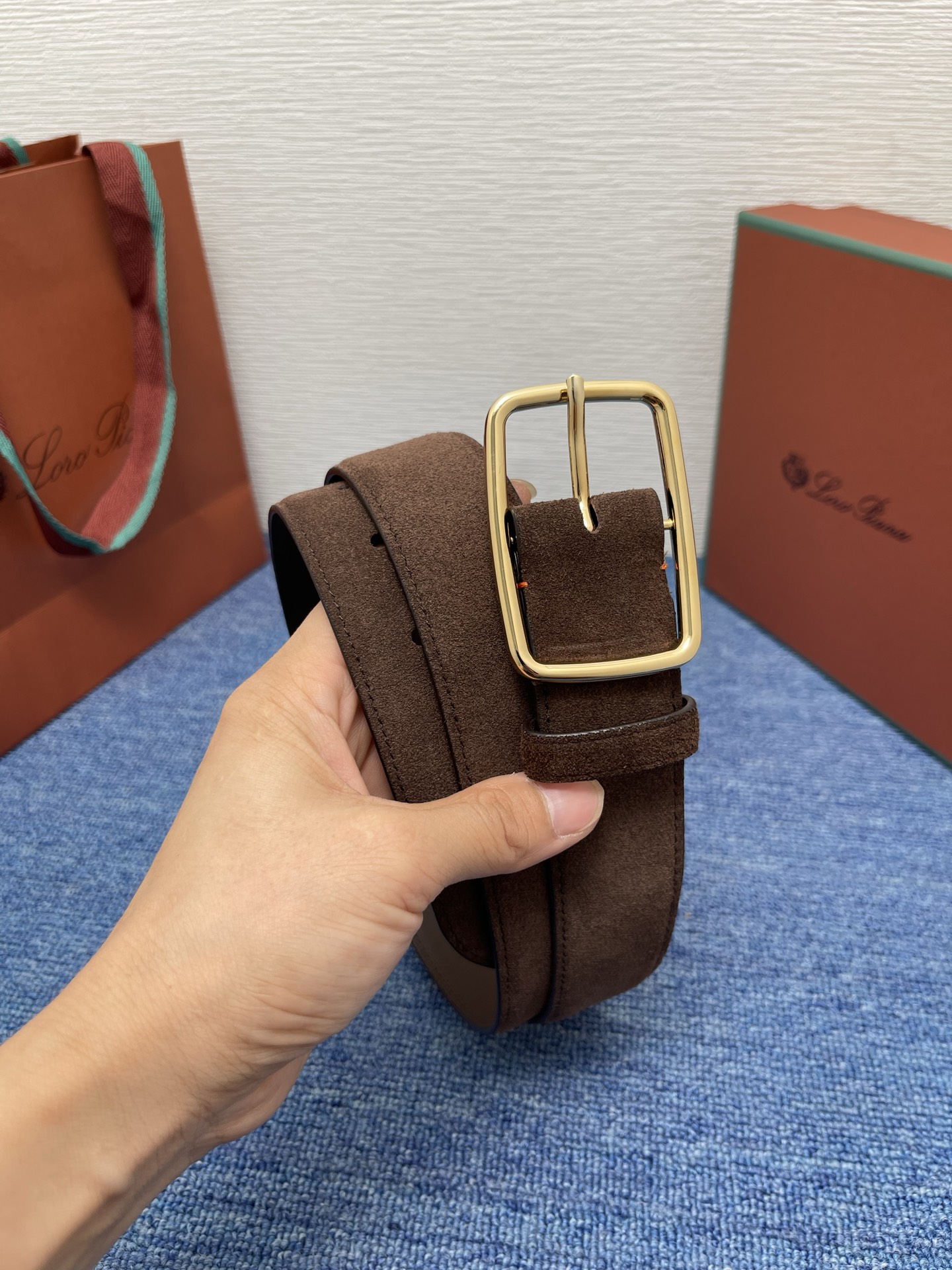 品牌：Loro Piana（诺悠翩雅）正品尺寸经典男士休闲腰带，柔软alsavel制成，镀钯金属扣带有L