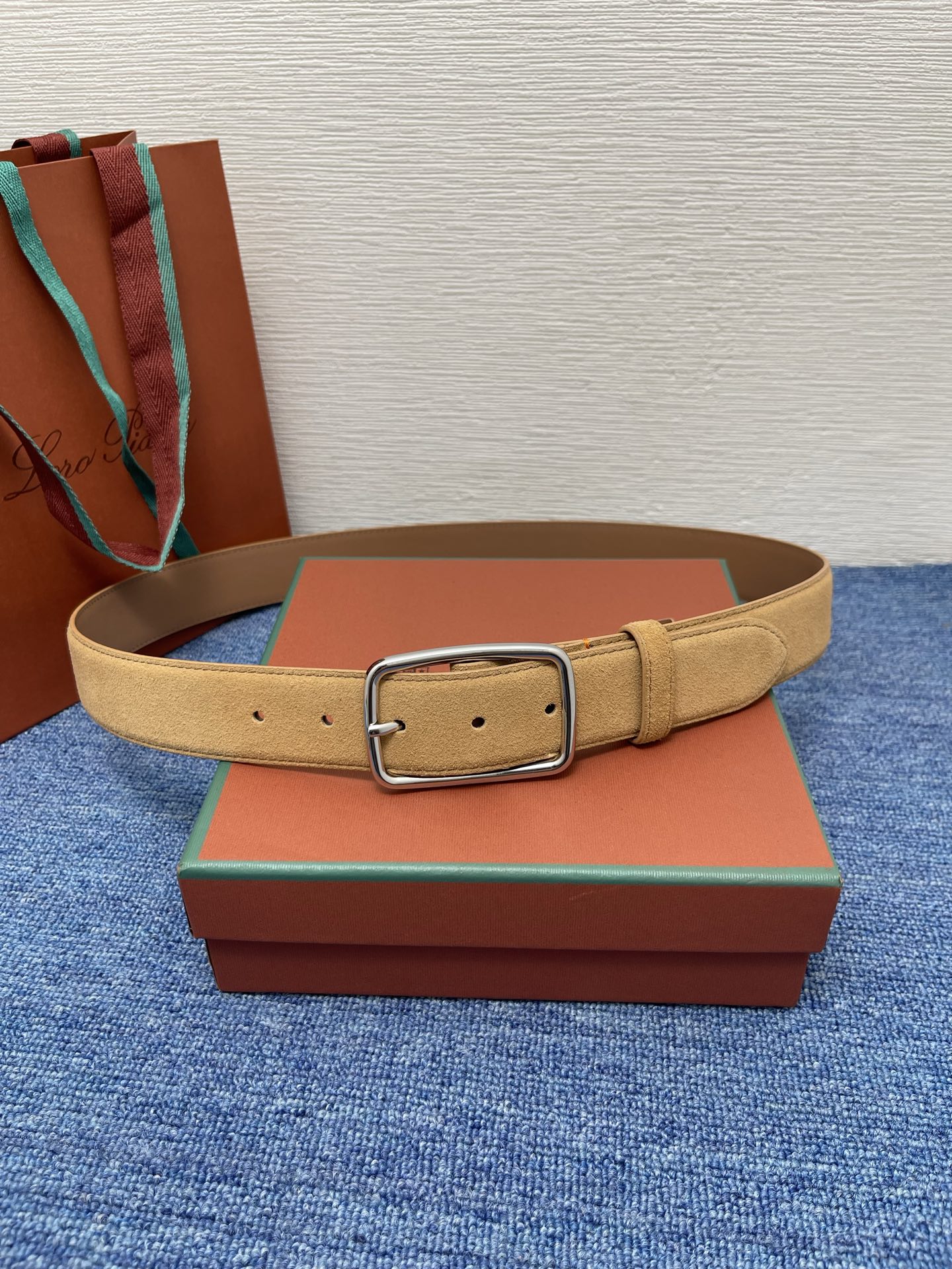 品牌：Loro Piana（诺悠翩雅）正品尺寸经典男士休闲腰带，柔软alsavel制成，镀钯金属扣带有L