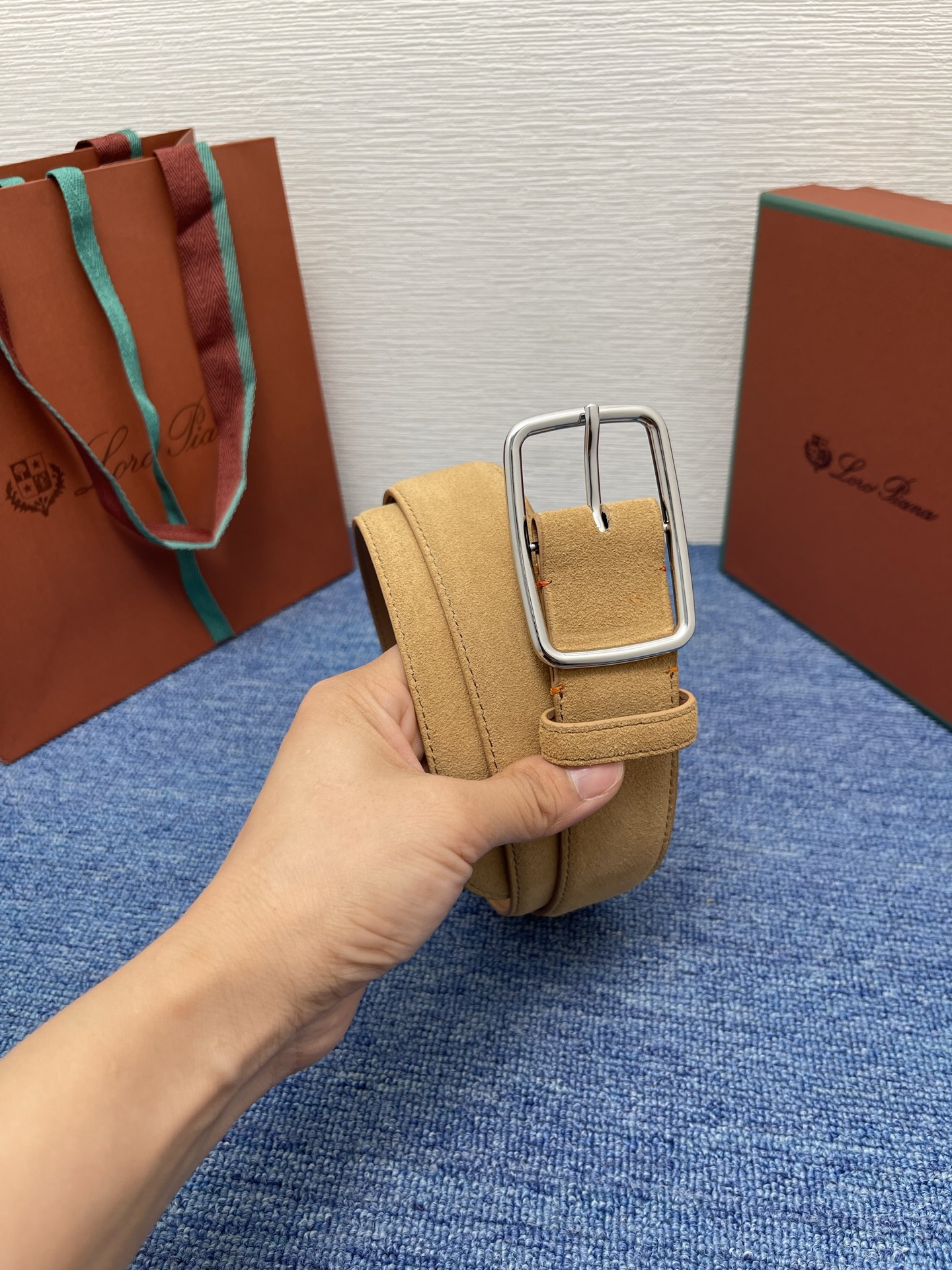 品牌：Loro Piana（诺悠翩雅）正品尺寸经典男士休闲腰带，柔软alsavel制成，镀钯金属扣带有L