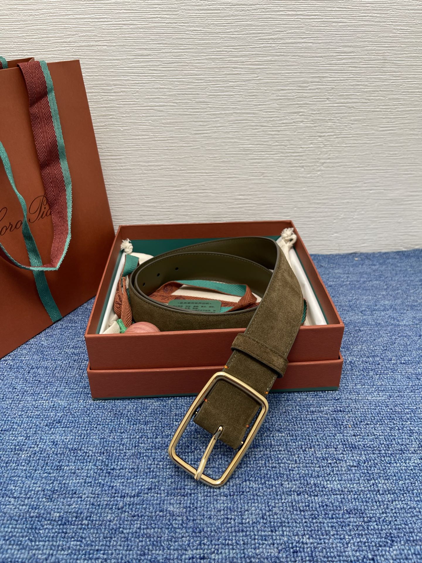 品牌：Loro Piana（诺悠翩雅）正品尺寸经典男士休闲腰带，柔软alsavel制成，镀钯金属扣带有L