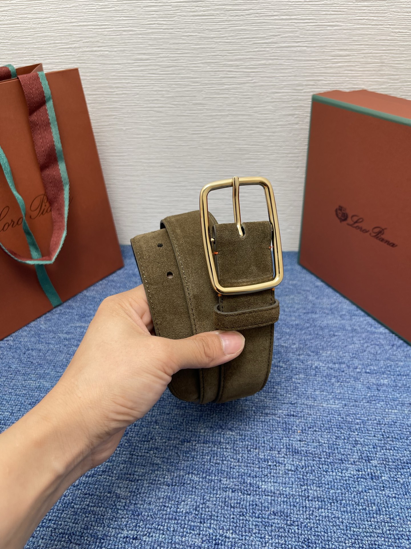 品牌：Loro Piana（诺悠翩雅）正品尺寸经典男士休闲腰带，柔软alsavel制成，镀钯金属扣带有L