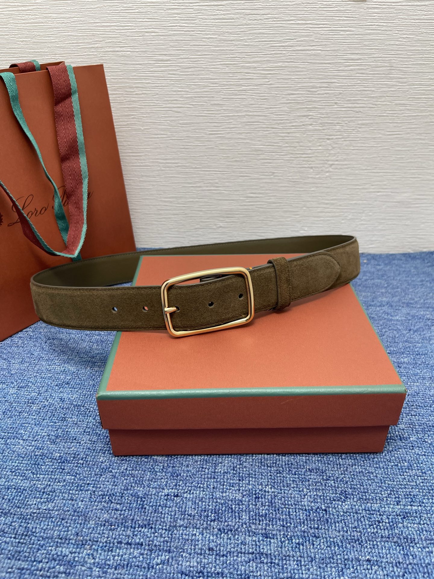 品牌：Loro Piana（诺悠翩雅）正品尺寸经典男士休闲腰带，柔软alsavel制成，镀钯金属扣带有L