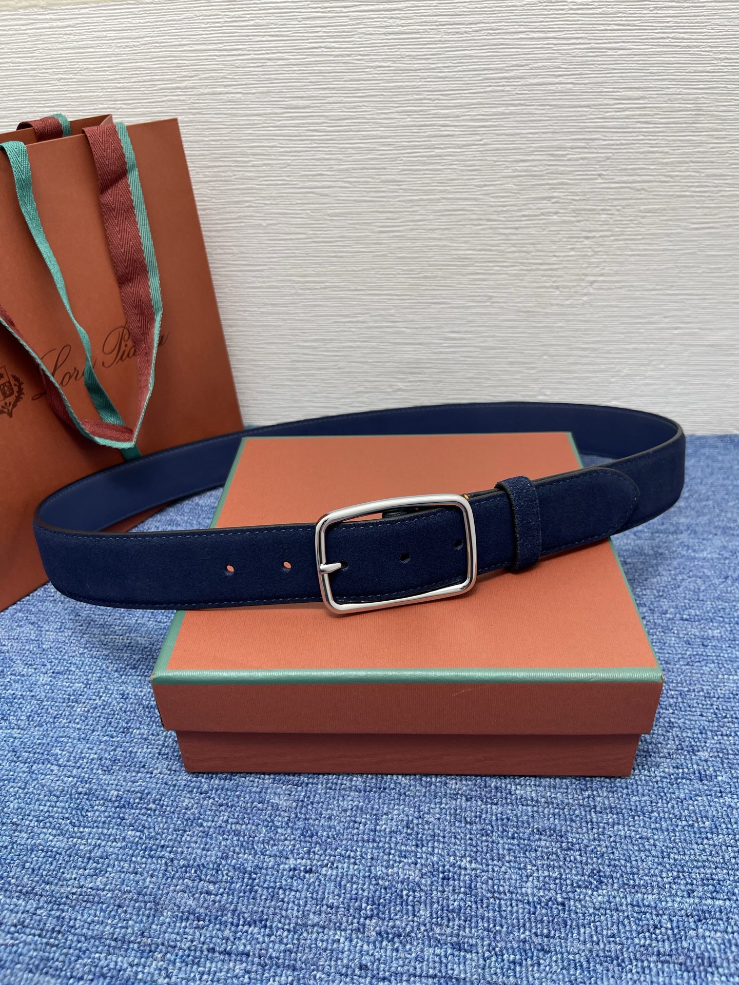 品牌：Loro Piana（诺悠翩雅）正品尺寸经典男士休闲腰带，柔软alsavel制成，镀钯金属扣带有L