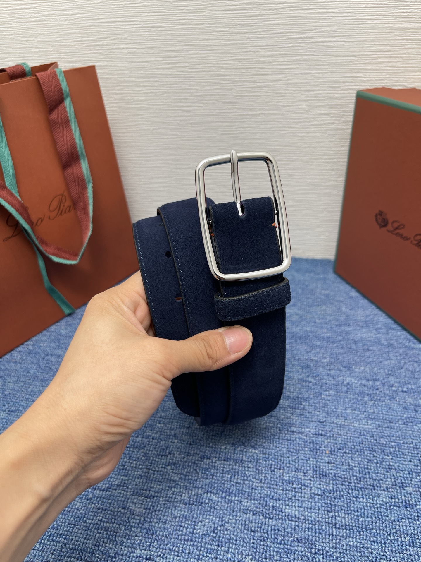 品牌：Loro Piana（诺悠翩雅）正品尺寸经典男士休闲腰带，柔软alsavel制成，镀钯金属扣带有L