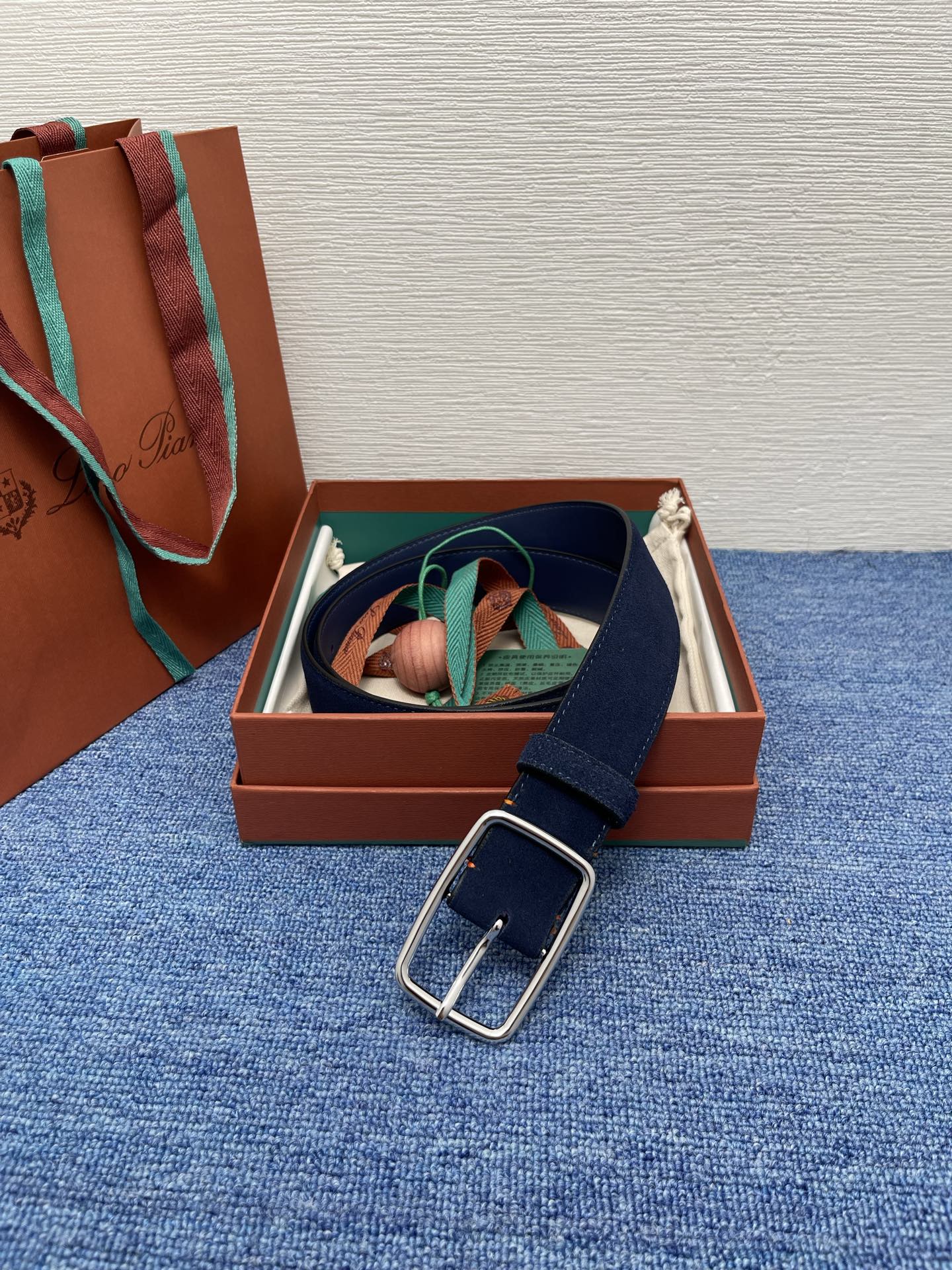 品牌：Loro Piana（诺悠翩雅）正品尺寸经典男士休闲腰带，柔软alsavel制成，镀钯金属扣带有L
